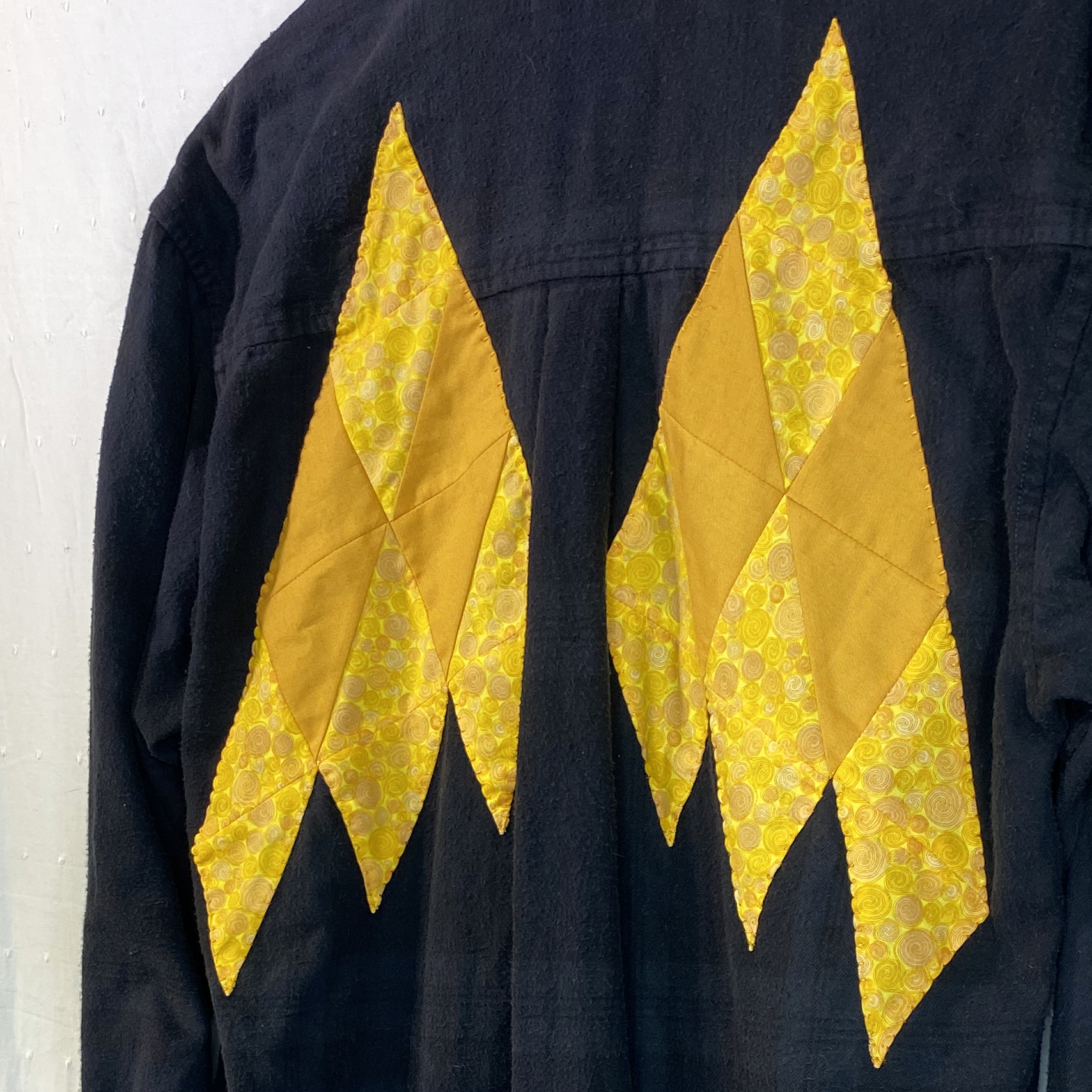 gold wings close.png