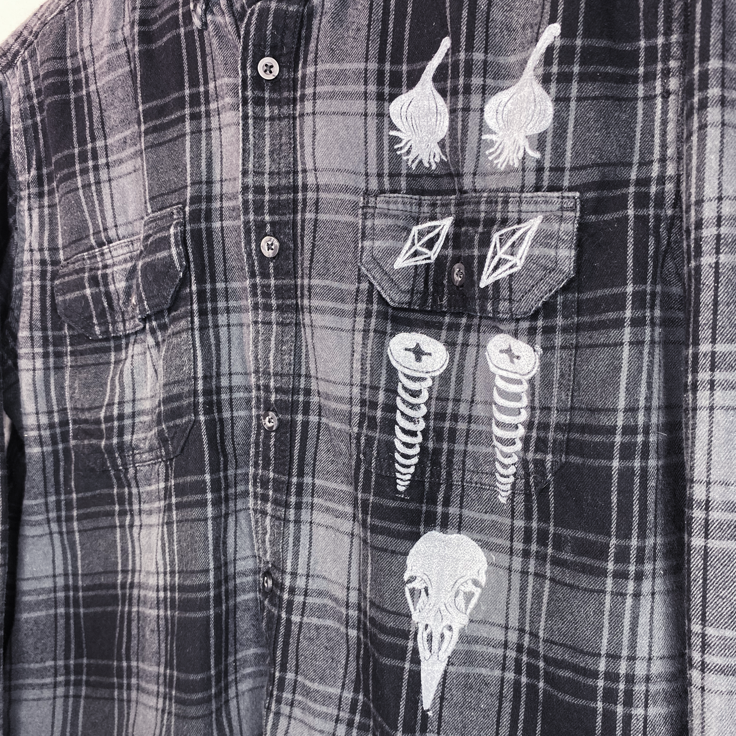 grey black close.png