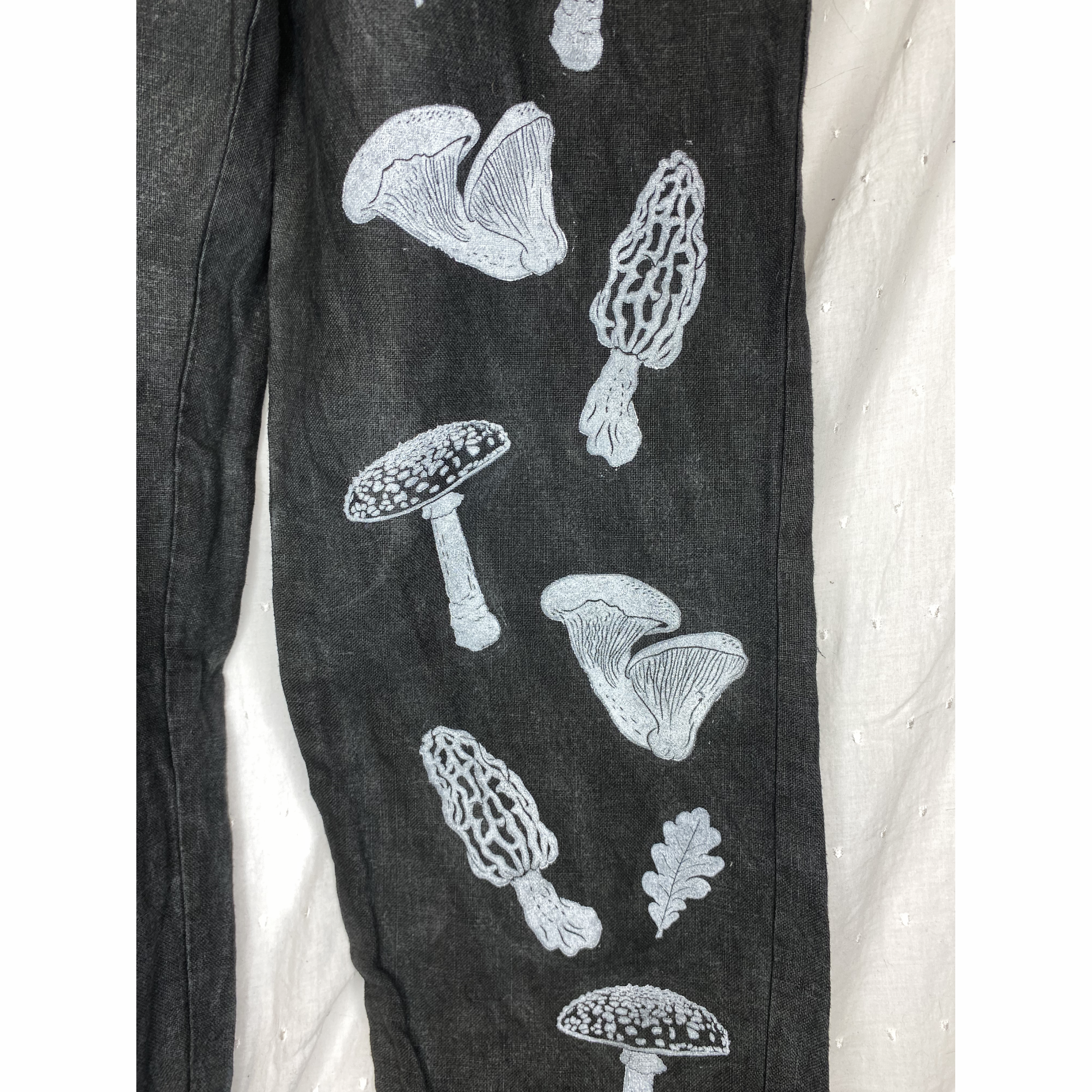 hemp pants close.png