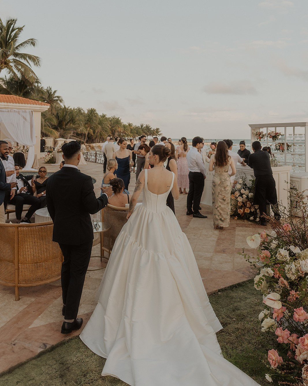 A &amp; Z: some details of the reception⁠
⁠
Photography: @jordanadickson⁠
Planning: @fresa_weddings ⁠
Rentals: @kayandteeboutiquerentals⁠
Video: @one_cameraman⁠
Florals: @luisalasfloralexperience⁠
Venue: @villalajoya ⁠
Catering: @gourmetsoberanis⁠
Gl