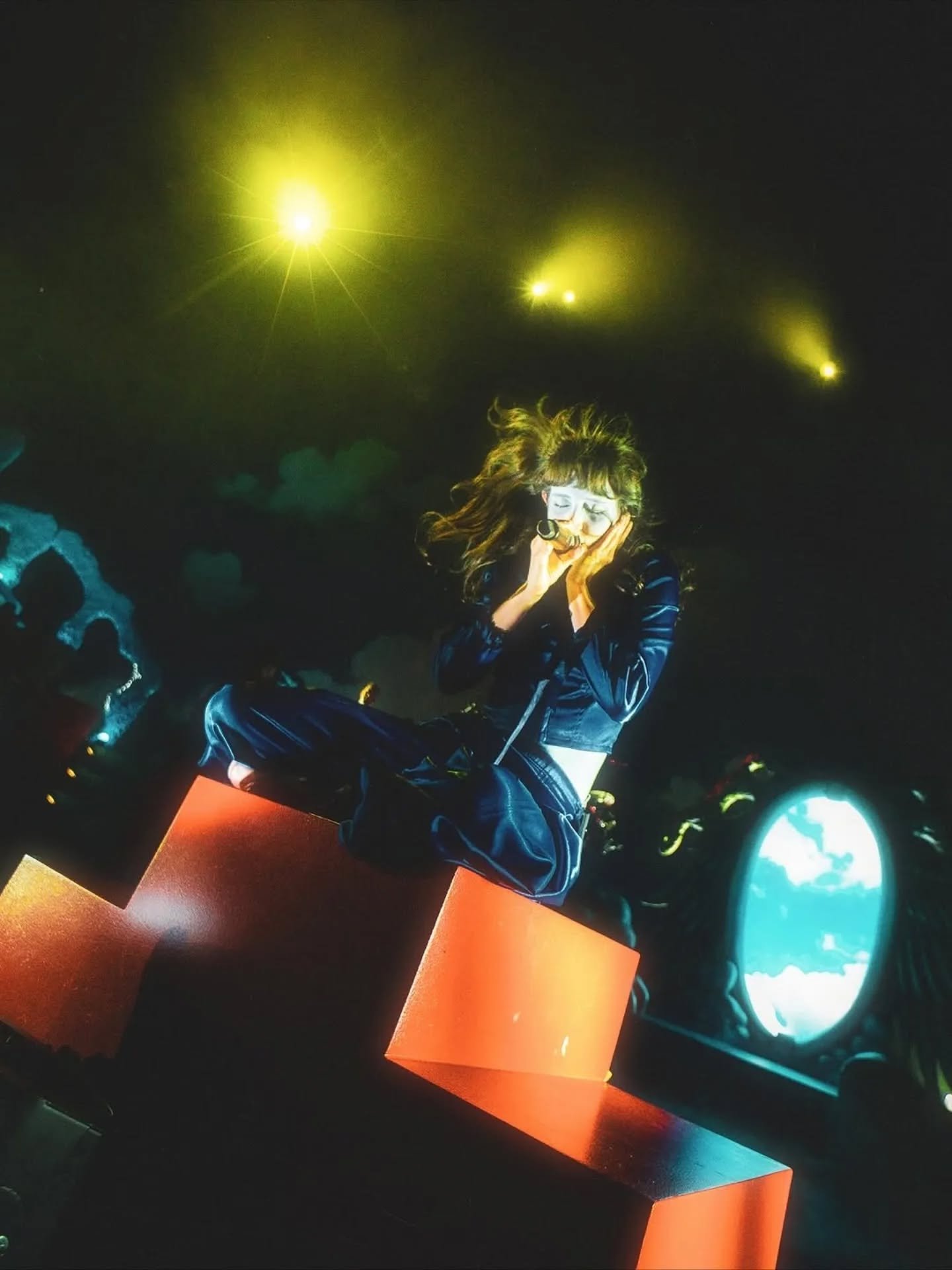 Highlights from @magdalenabay&rsquo;s show at the @arizonafinancialtheatre in September!

Lighting Package provided by @nightlight.production
Repost from @kjacknau
📸: @bradleysflicks 

&mdash;

#NightLightProduction #ProjectionRental #MagdalenaBay #