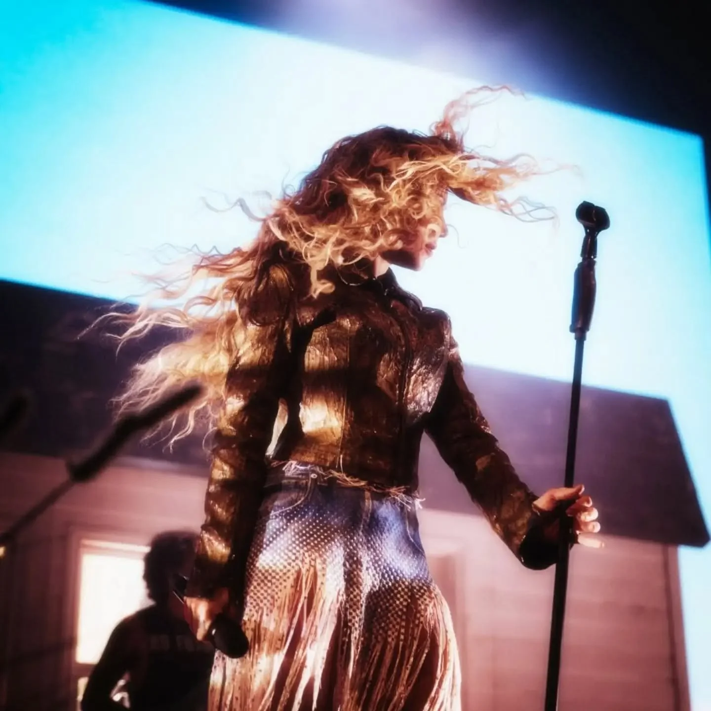 @slayyyter sold out the @shrinela two nights in a row for her Worst Girl in the World tour 🥳

LED Wall Package provided by @nightlight.production
Repost from @goldenvoice
📸: @sandrajamphoto