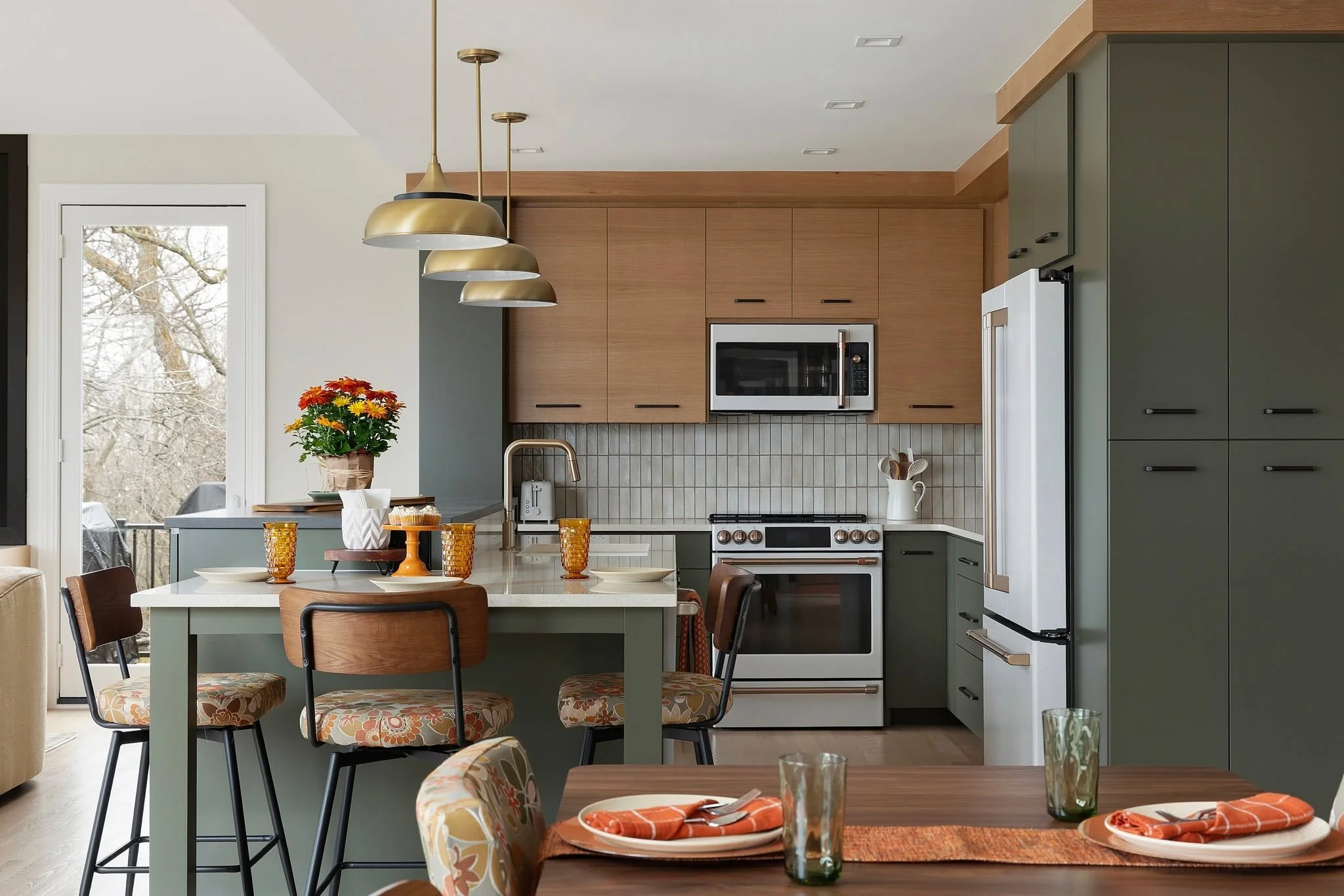 This newly finished Bloomington remodel included a major upgrade to the kitchen as well as a living room addition.

With seating at the kitchen counter and a dedicated hutch for mug storage, our designers didn't leave out any details. It's timeless, 