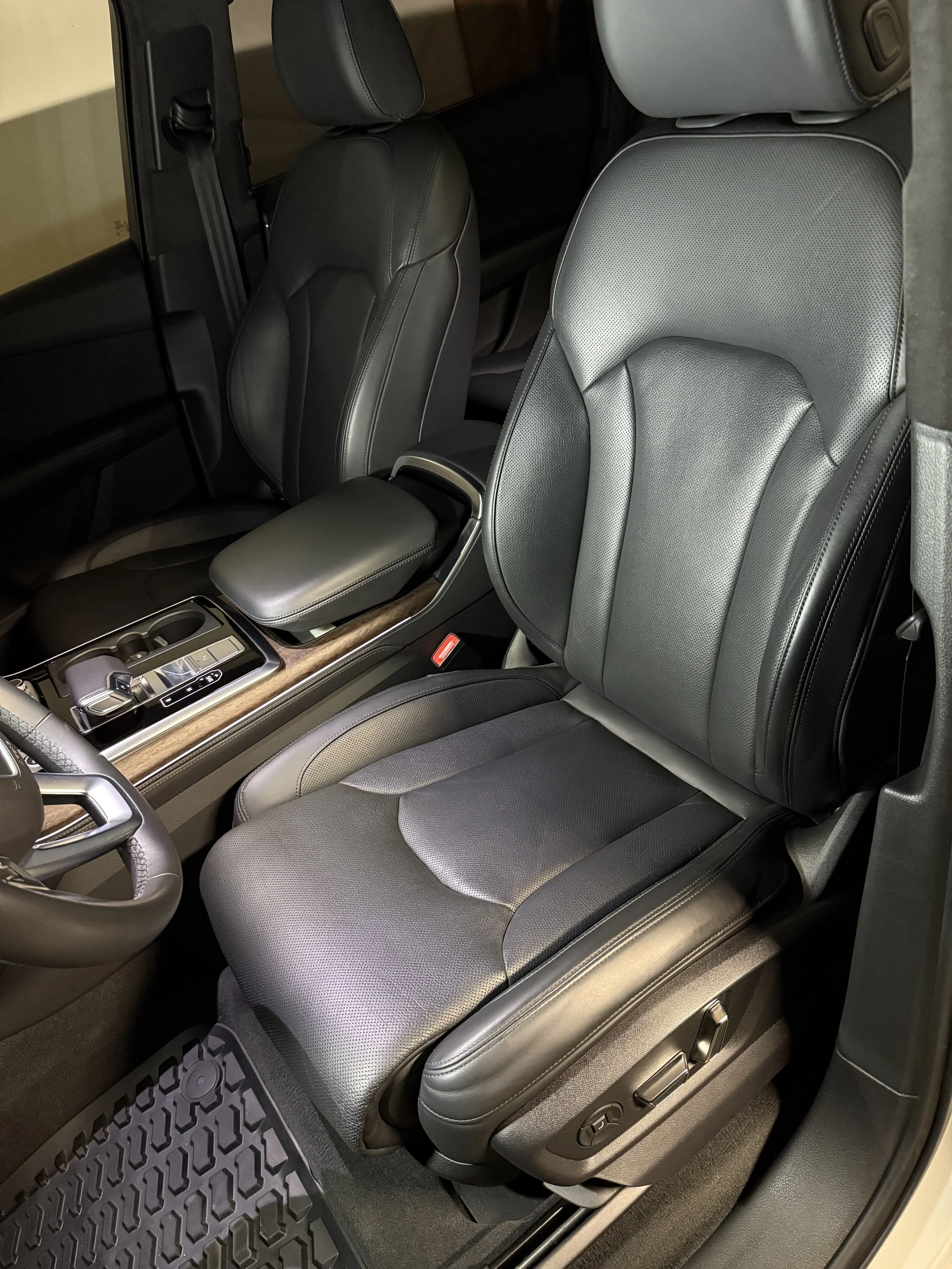 driver's heated & ventilated 14-way massaging seats