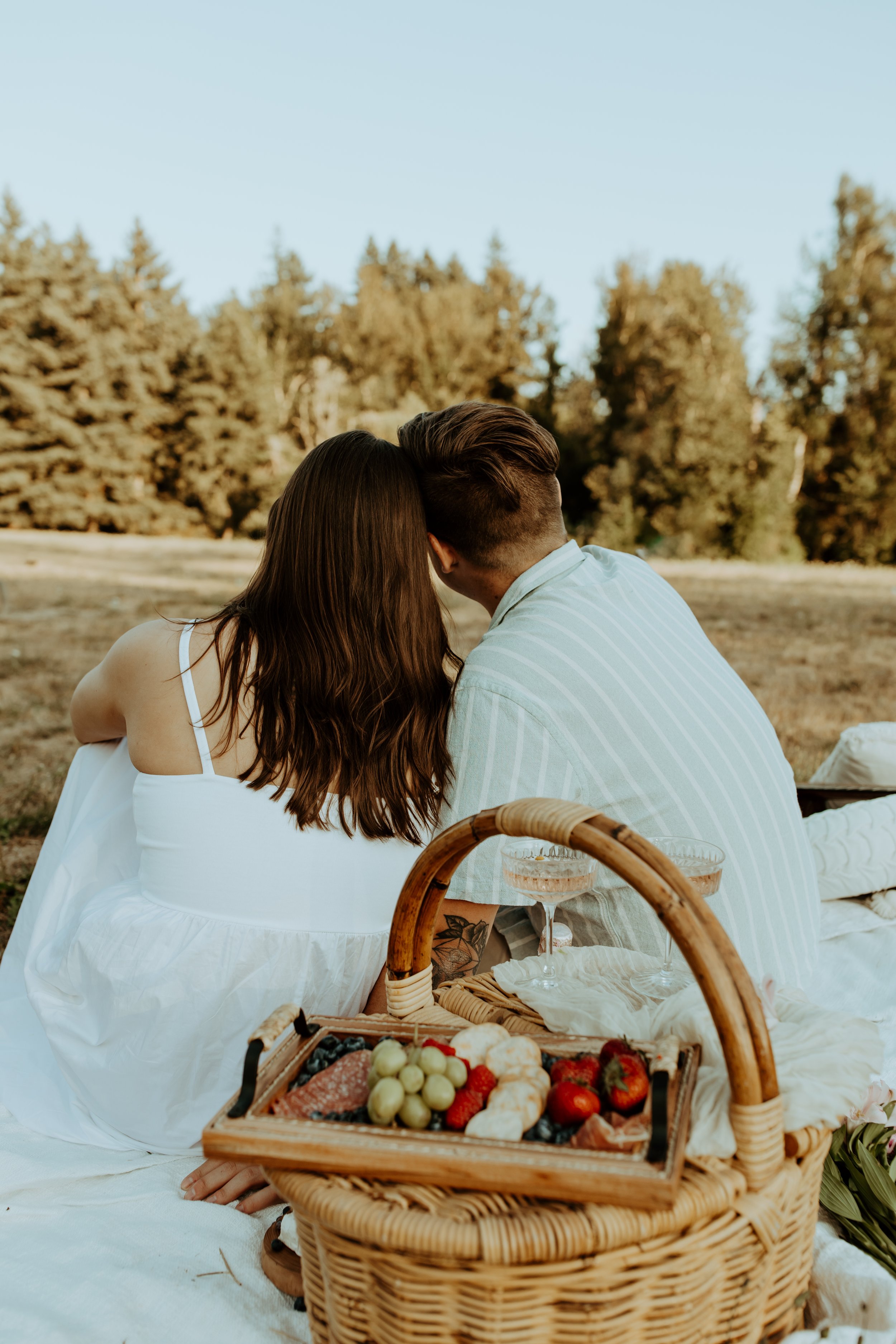MeganZanderPicnicDate-25.jpg