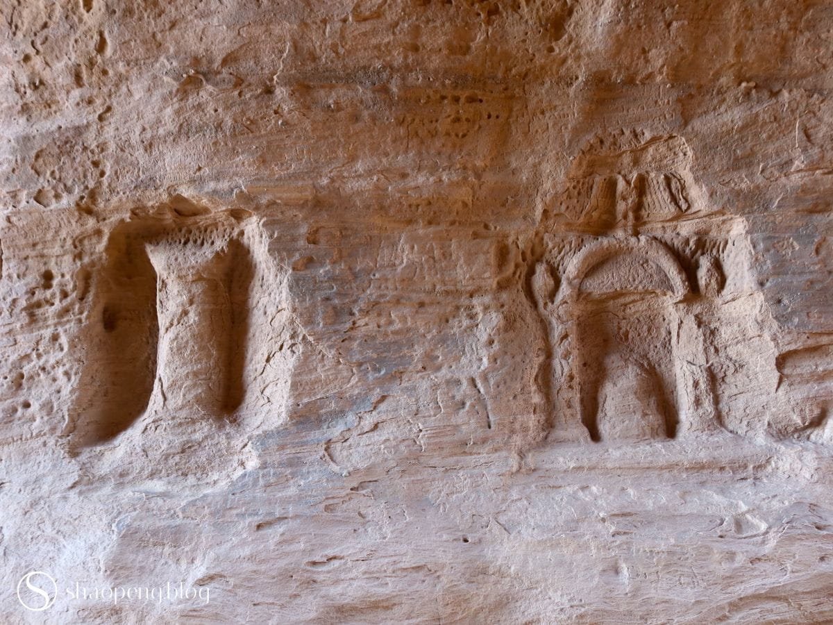 Votive niches at Jabal Ithlib | Hegra