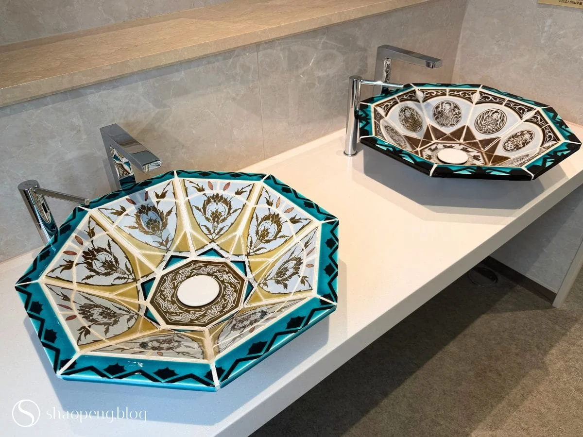 Washbasin in the women’s restroom | Okayama Orient Museum