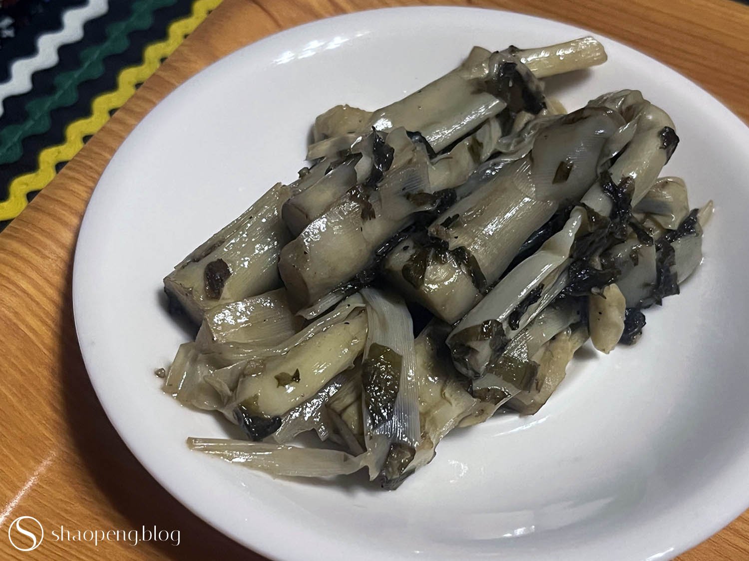 Stir-fried Puli red sugarcane tips.