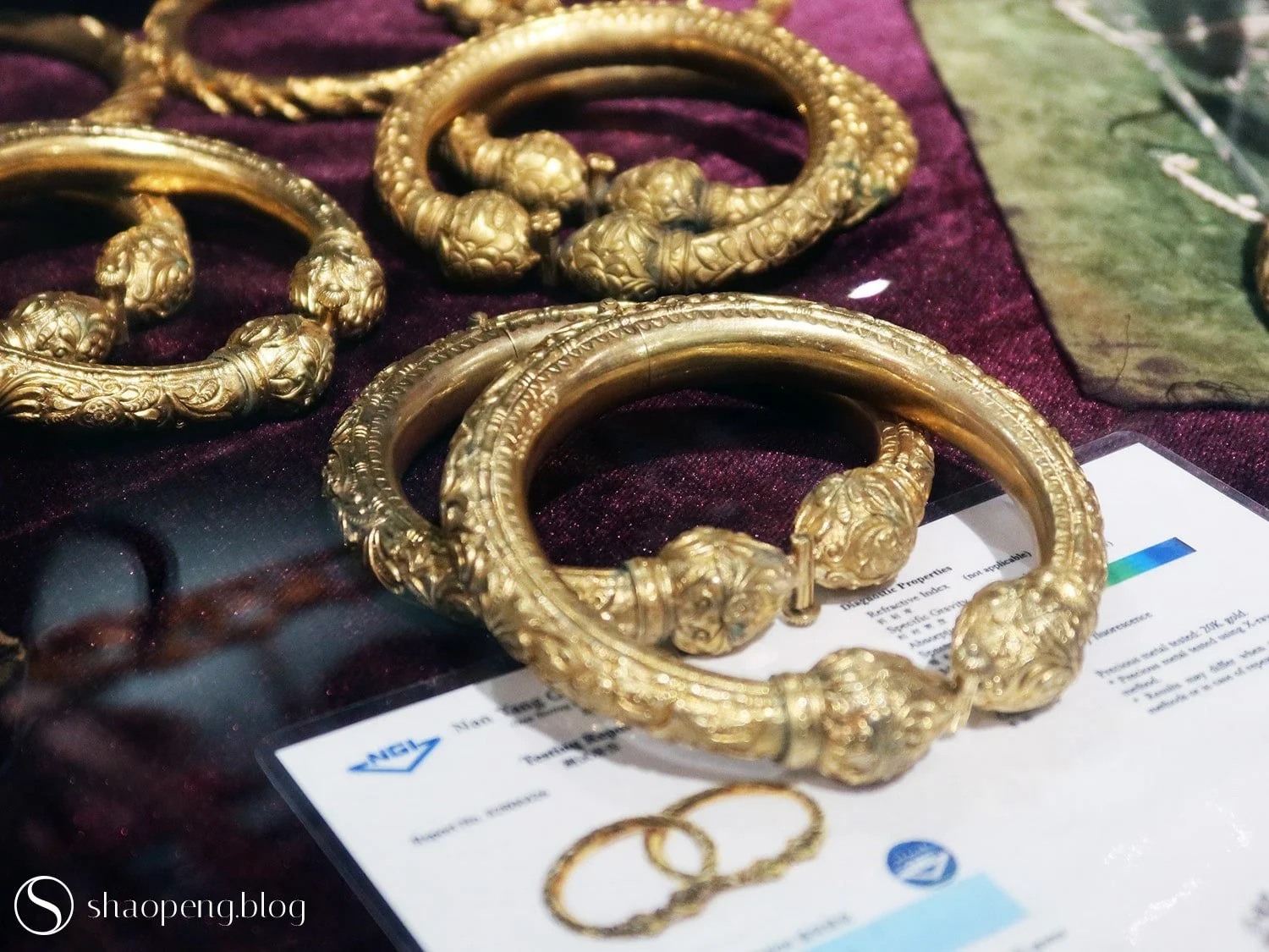 The "gelang kaki" anklets, worn as a pair, were a symbol of distinction reserved for the daughter of the first wife in the household.