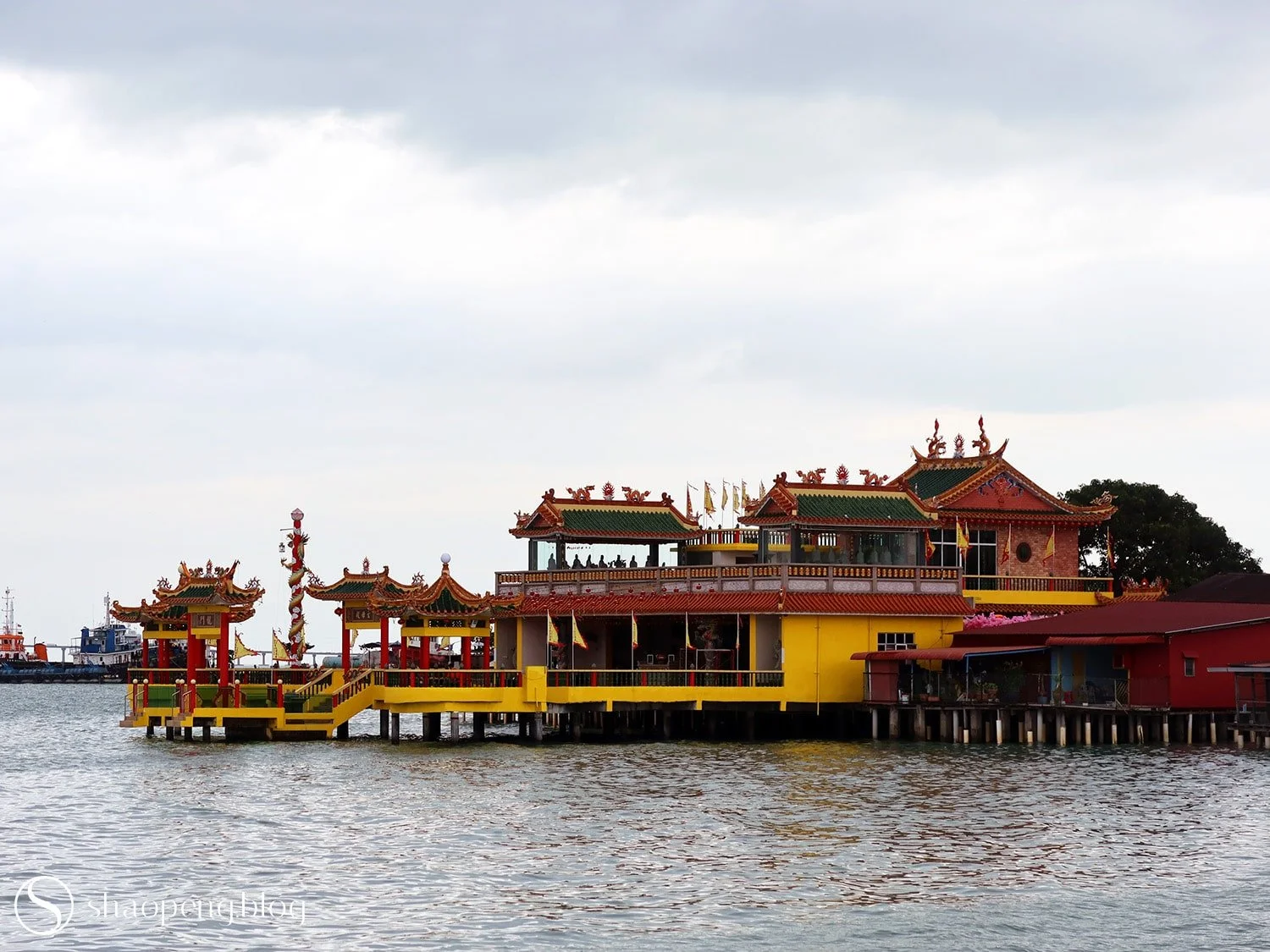 The Hean Boo Thean Kuan Yin Temple is gracefully poised at the edge of Yeoh Jetty.