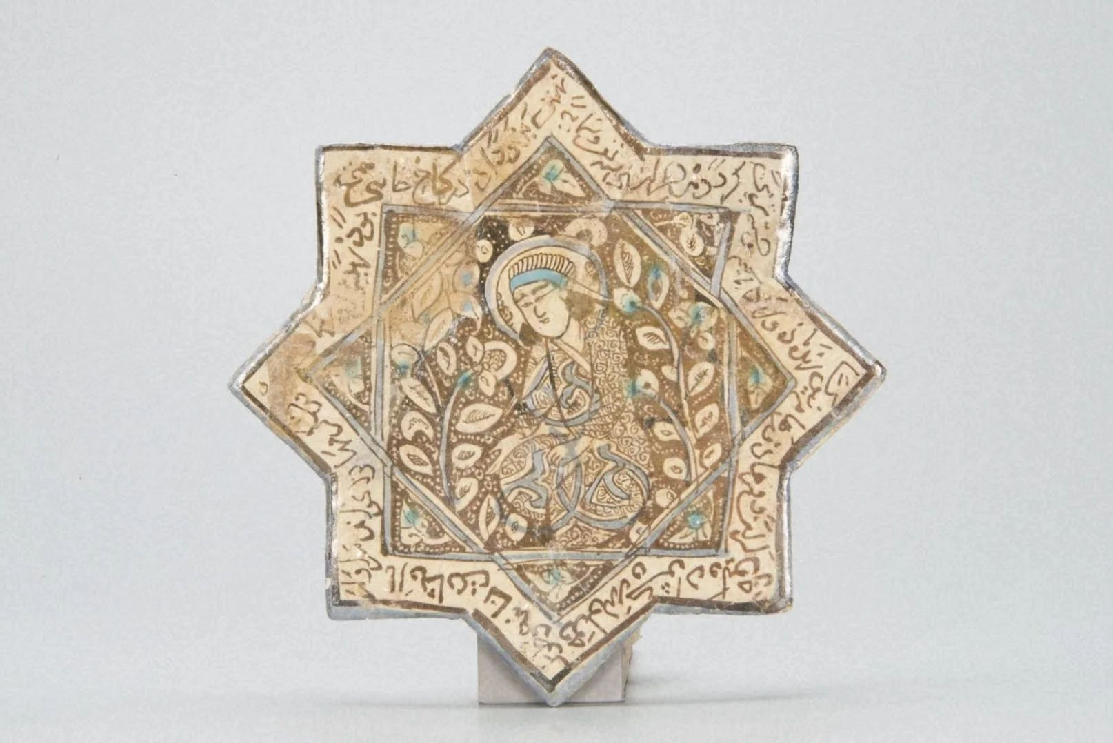 Lustre-painted star tile with a figure | Okayama Orient Museum
