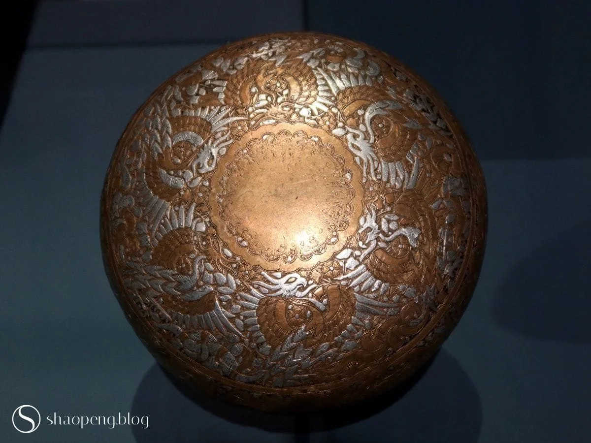 Bowl inlaid with phoenix | Galleria Regionale della Sicilia Palazzo Abatellis, Palermo