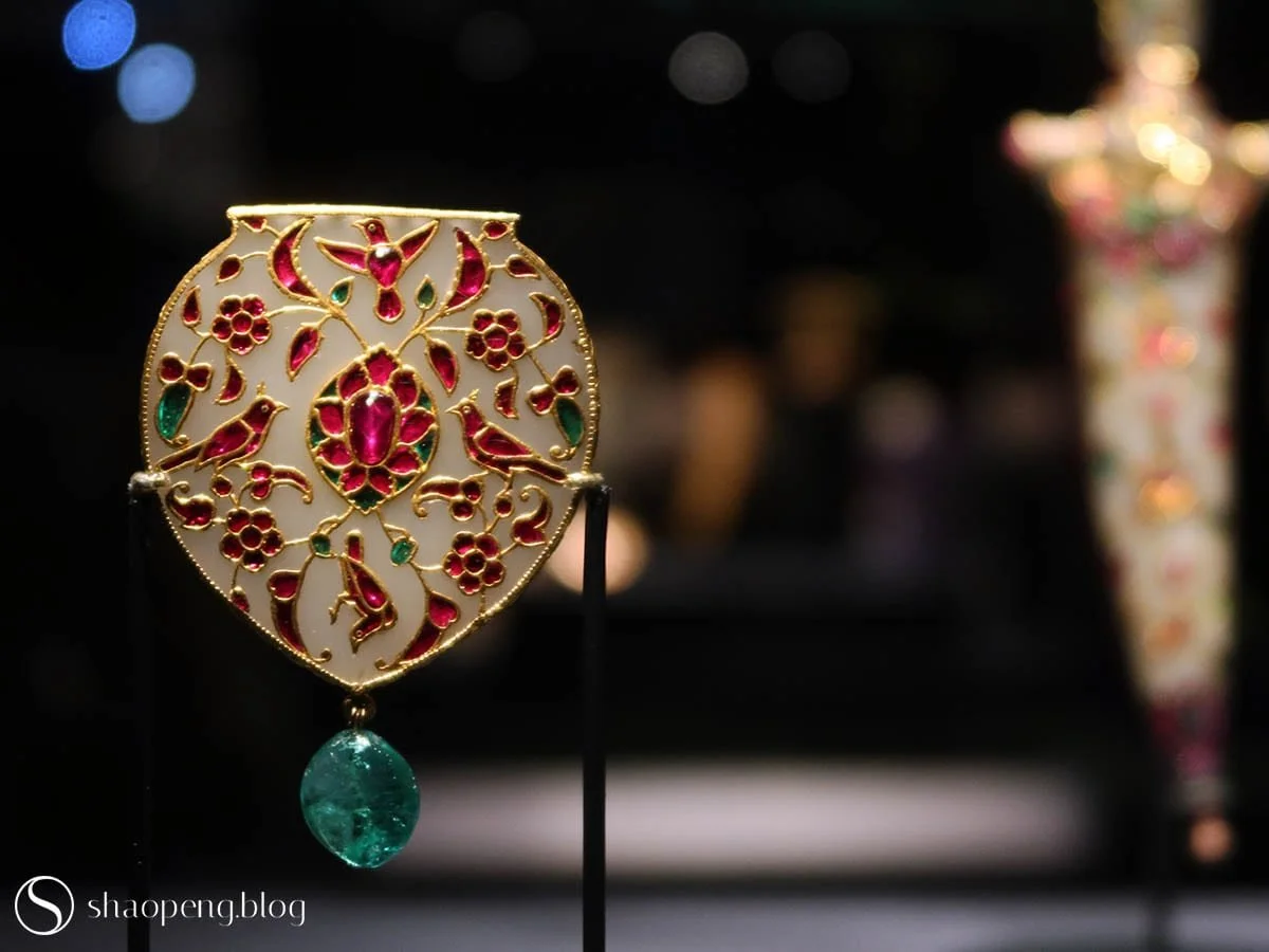 A Jade Pendant | Treasures of the Mughal Court