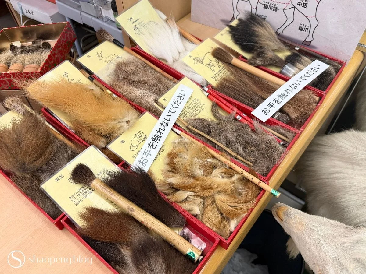 A variety of animal hairs are used to make Nara fude.