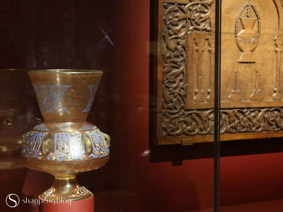 Mosque lamp inscribed with the name of Emir Qawsun | Metropolitan Museum of Art, New York