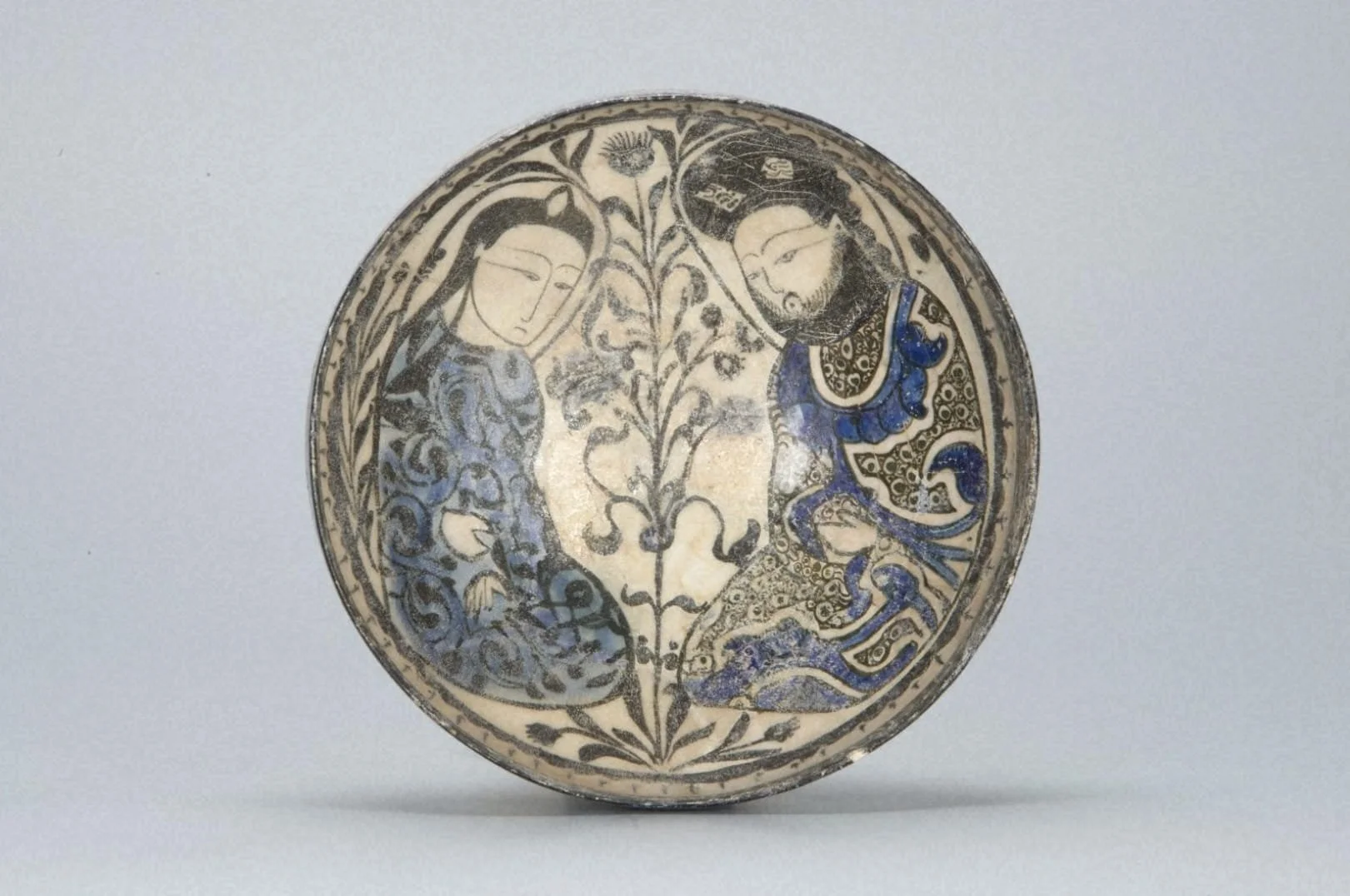 Cobalt- and black-painted bowl with a figure | Okayama Orient Museum