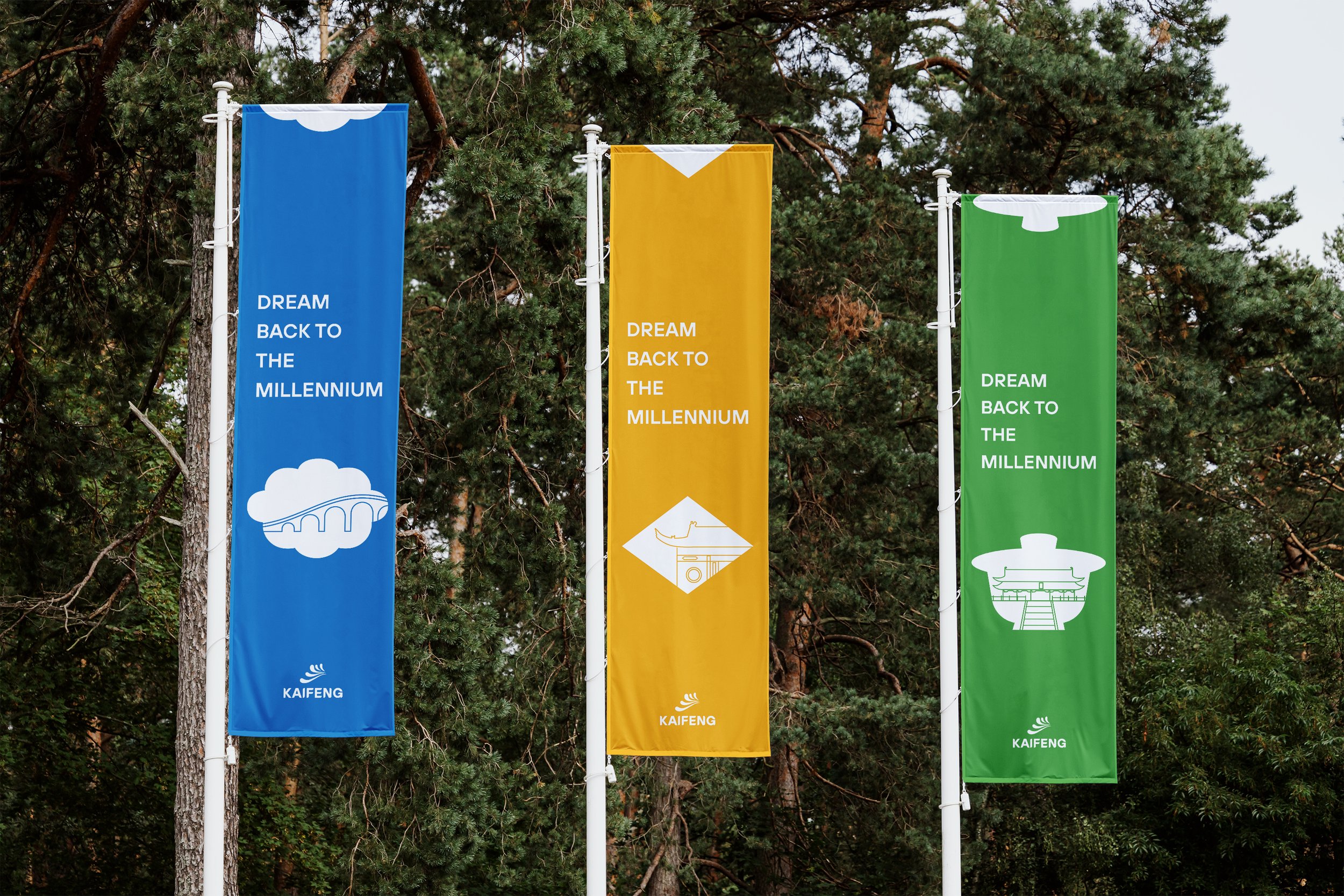 Three_Banner_Flags_Mockup.jpg