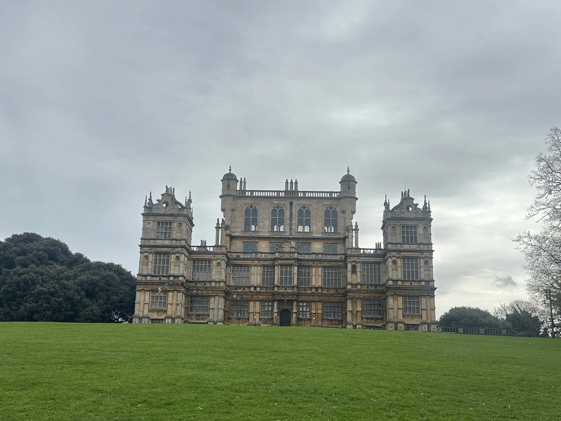A grey day for a visit to Wollaton Hall in Nottingham, one of the great prodigy houses of the first English architect, Robert Smythson, built in the 1580s. (Also, recently, home to Bruce Wayne.) It's perched on a hill but when you get up to the blue 