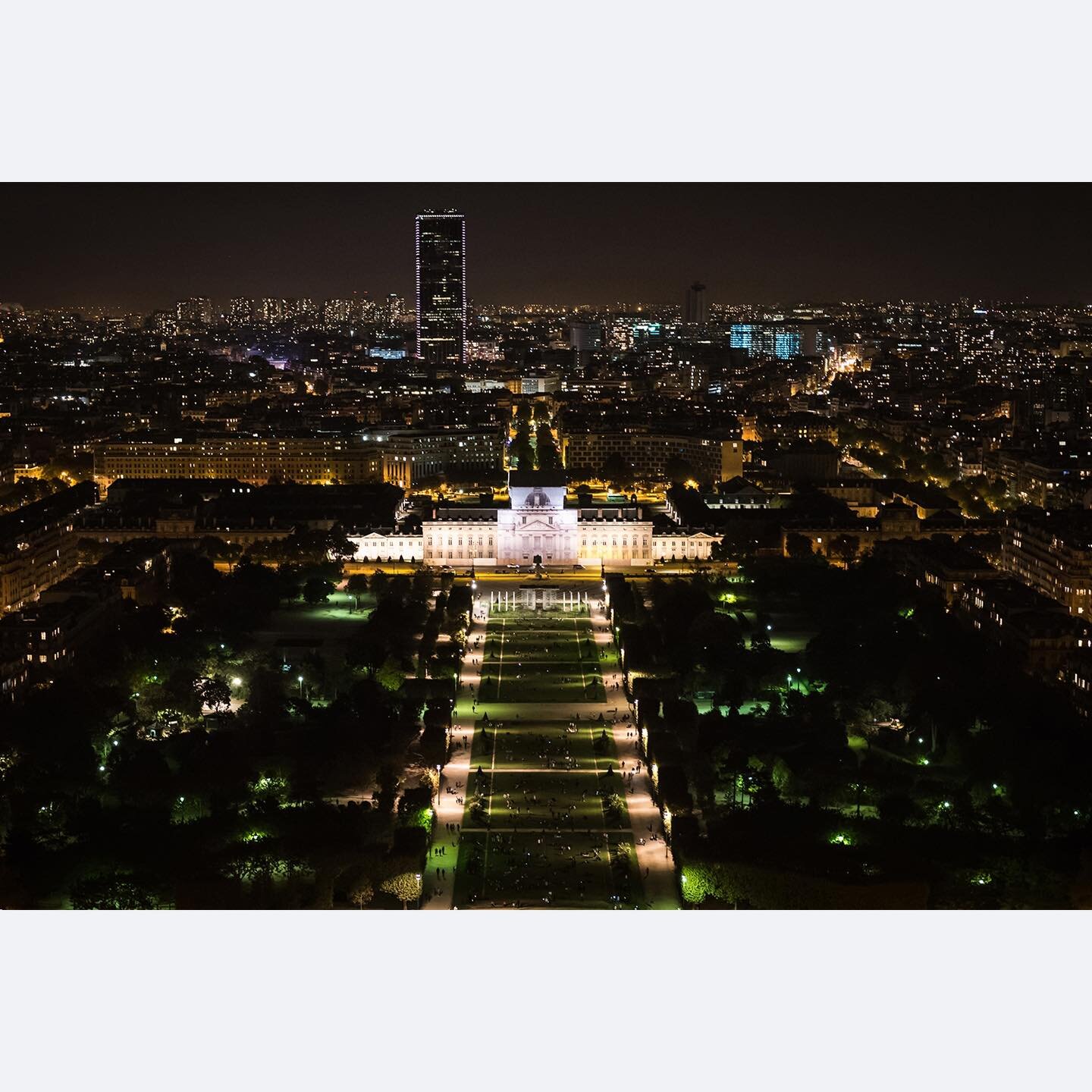 Paris by night from the Eiffel Tower - Paris
.
.
#Parisbynight #TourEiffel #Paris #ILoveParis #TourEiffelParis #cityoflights #ChampdeMars #ParisMonAmour #TourMontparnasse #ParisPhoto #ParisCityVision #Paris_Focus_On #ParisFranceOfficial #MonumentOfPa