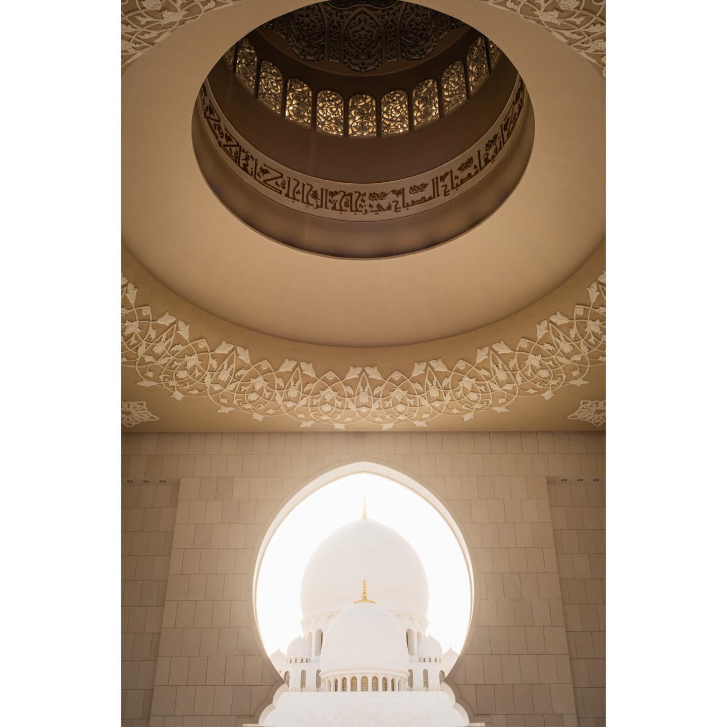 Peace of light - Abu Dhabi
.
.
#AbuDhabi #Emirates #travelphoto #Dubai🇦🇪 #mosqueAbuDhabi #muslimprayer #AbuDhabimosque #mosquee #templemusulman #architecturephotography #grandmosque #muslim #mosquephoto #GrandMosqueAbuDhabi #visitAbuDhabi #SheikhZa