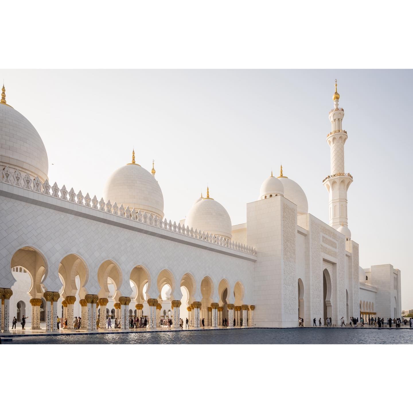 The sublime Abu Dhabi mosque - Abu Dhabi
.
.
#AbuDhabi #Emirates #travelphoto #Dubai🇦🇪 #mosqueAbuDhabi #muslimprayer #AbuDhabimosque #mosquee #templemusulman #architecturephotography #grandmosque #muslim #mosquephoto #GrandMosqueAbuDhabi #visitAbuD