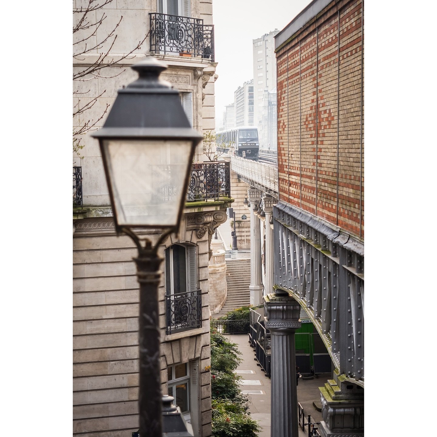 Copy of the classic metro shot of Paris - Paris
.
.
#Paris #parisianbuildings #metroParis #M&eacute;tro #Parisrealestate #EiffelTower #metroparisien #TourEiffelParis #metrophoto #street_vision #metroligne6 #toitsdeParis #subwayphotography #ParisFranc