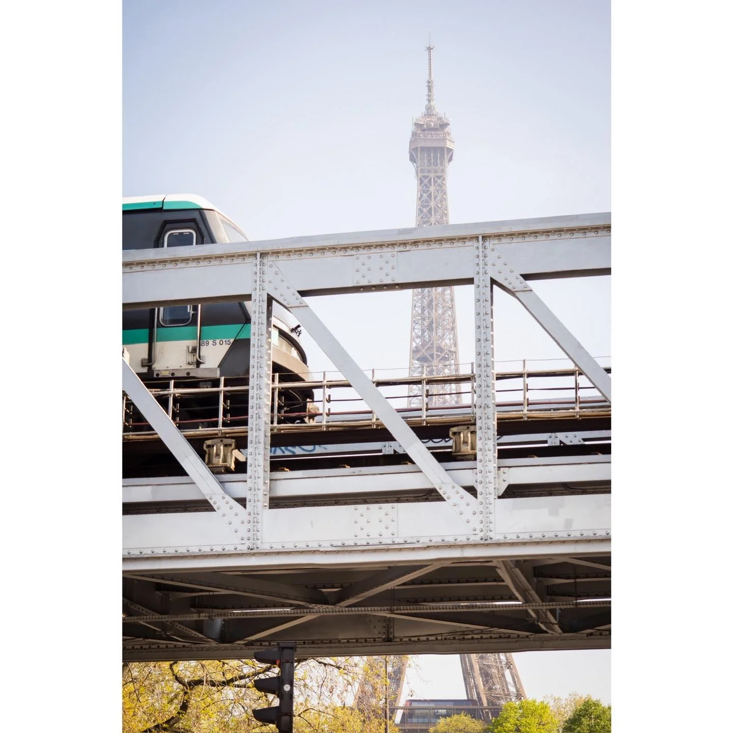 Hakeim&rsquo;Tower station - Paris
.
.
#Paris #modernmetro #metroParis #M&eacute;tro #aerialsubway #trainstation #metroparisien #stationdemetro #metrophoto #street_vision #streetphotography #metrophotography #subwayphotography #EiffelTower #travelpho