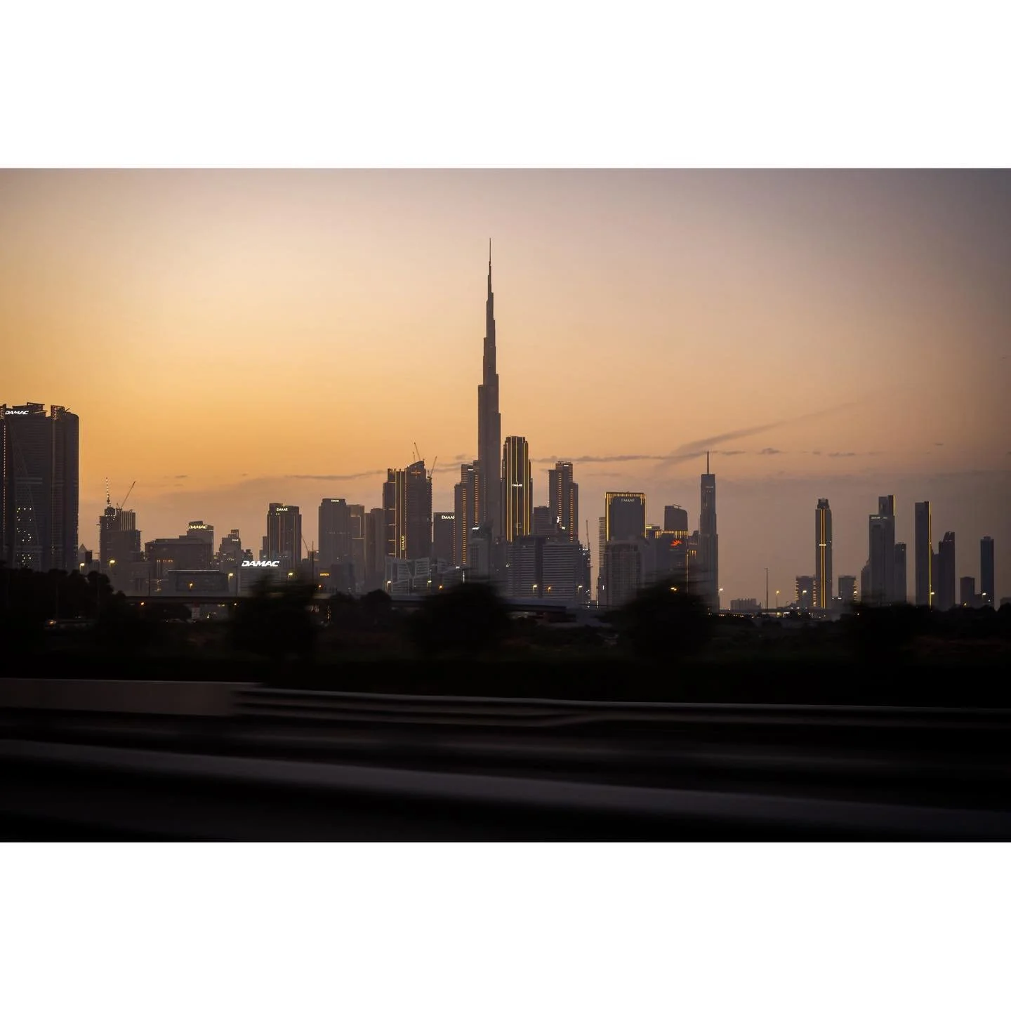 Evening Mirage - Dubai
.
.
#Dubai #nightinDubai #travelphoto #Dubai🇦🇪 #nightphotography #citylightsatnight #BurjKhalifa #downtownDubai #BurjKhalifaDubai #urbanphotography #visitDubai #nightmood #streetphoto #nightphotography #Dubaicity #photoofthed