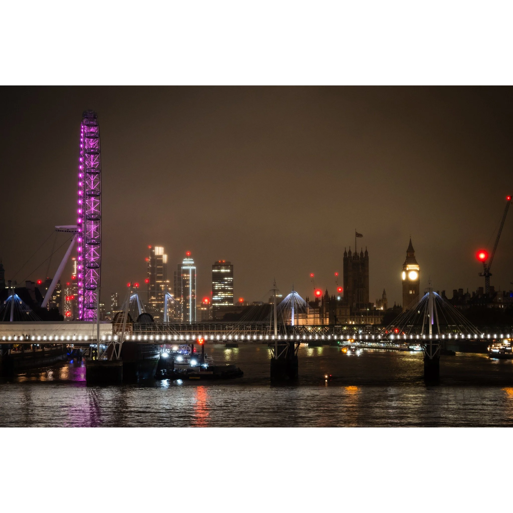 City lights &mdash; London
.
.
#London #LondonAtNight #LondonPhotography #LondonLife
#VisitLondon #LondonCity #IGLondon #LondonShots #LondonViews
#NightPhotography #CityLights #NightCity #UrbanPhotography
#Cityscape #ArchitecturePhotography #CityDeta