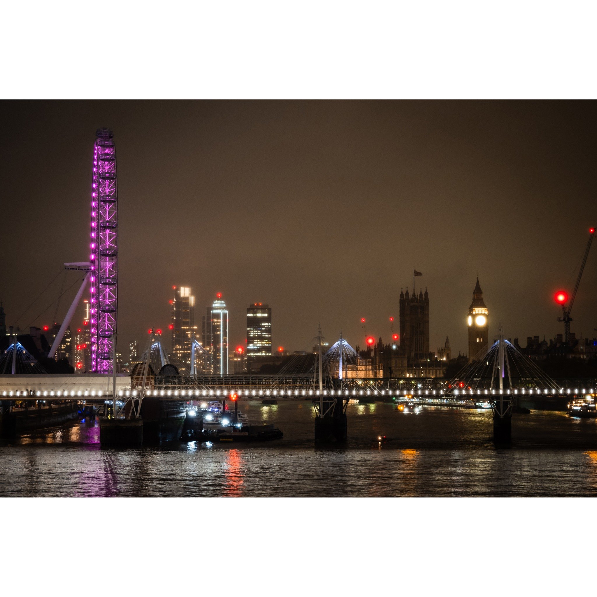City lights &mdash; London
.
.
#London #LondonAtNight #LondonPhotography #LondonLife
#VisitLondon #LondonCity #IGLondon #LondonShots #LondonViews
#NightPhotography #CityLights #NightCity #UrbanPhotography
#Cityscape #ArchitecturePhotography #CityDeta