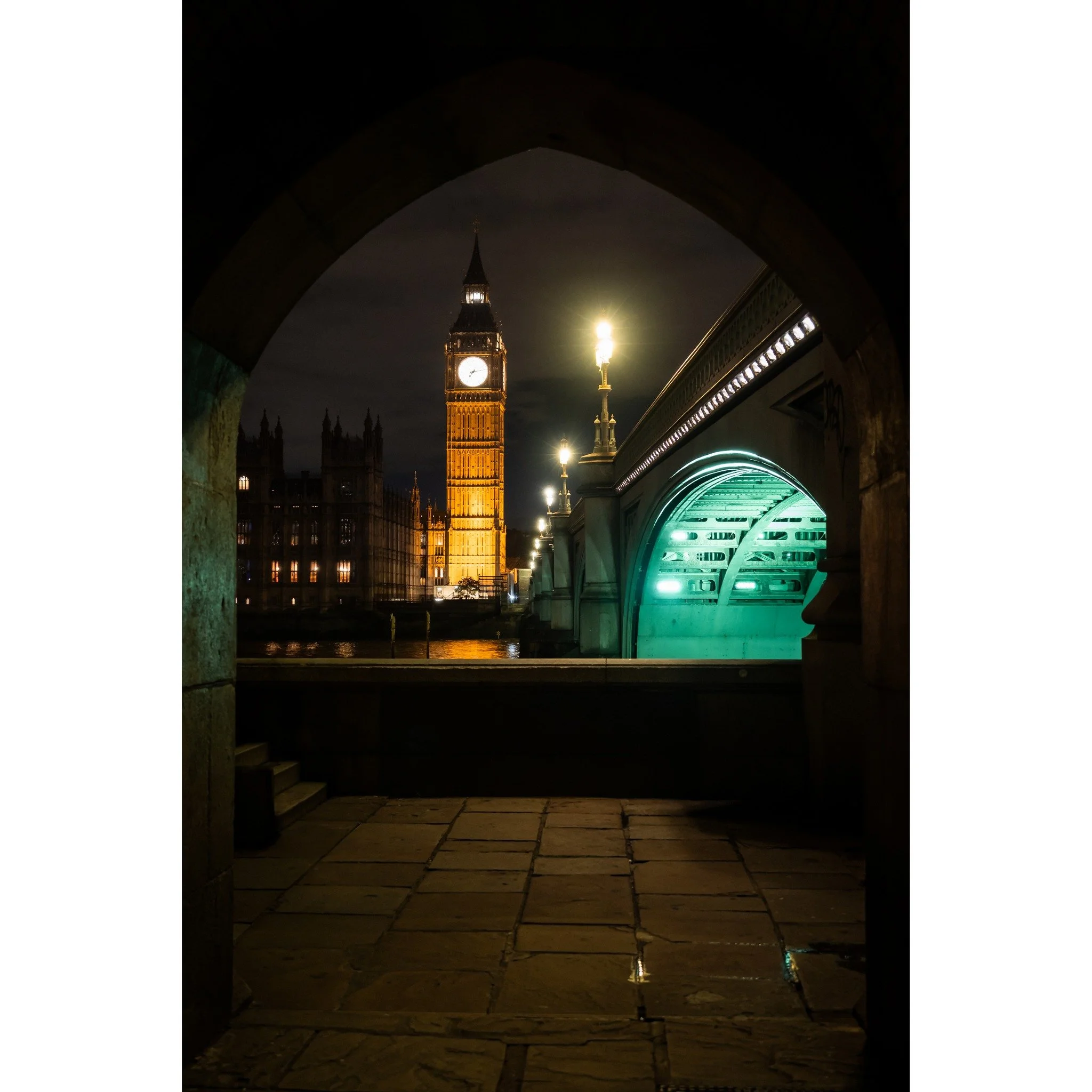 Framed by the night &mdash; London
.
.
#London #BigBen #Westminster #LondonNight #LondonPhotography
#LondonLife #VisitLondon #LondonCity #IGLondon #LondonShots
#LondonViews #Cityscape #UrbanPhotography #NightPhotography
#ArchitecturePhotography #Arch