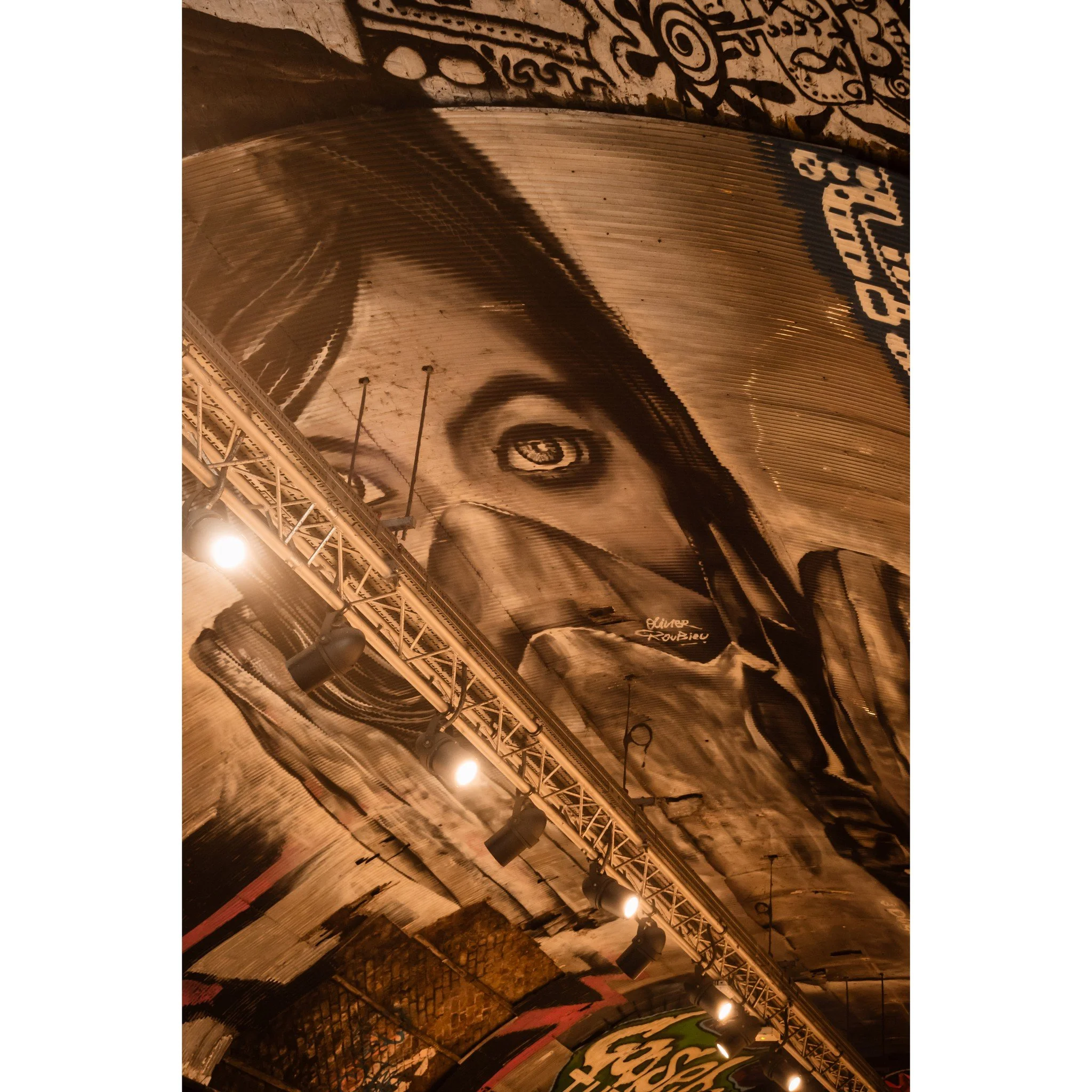 Eyes watching from the underground &mdash; London
.
.
#London #StreetArt #UrbanArt #LondonPhotography #LondonLife
#IGLondon #LondonShots #LondonViews #UrbanPhotography
#StreetPhotography #CityDetails #UndergroundArt #GraffitiArt
#ArtOfVisuals #MoodyG
