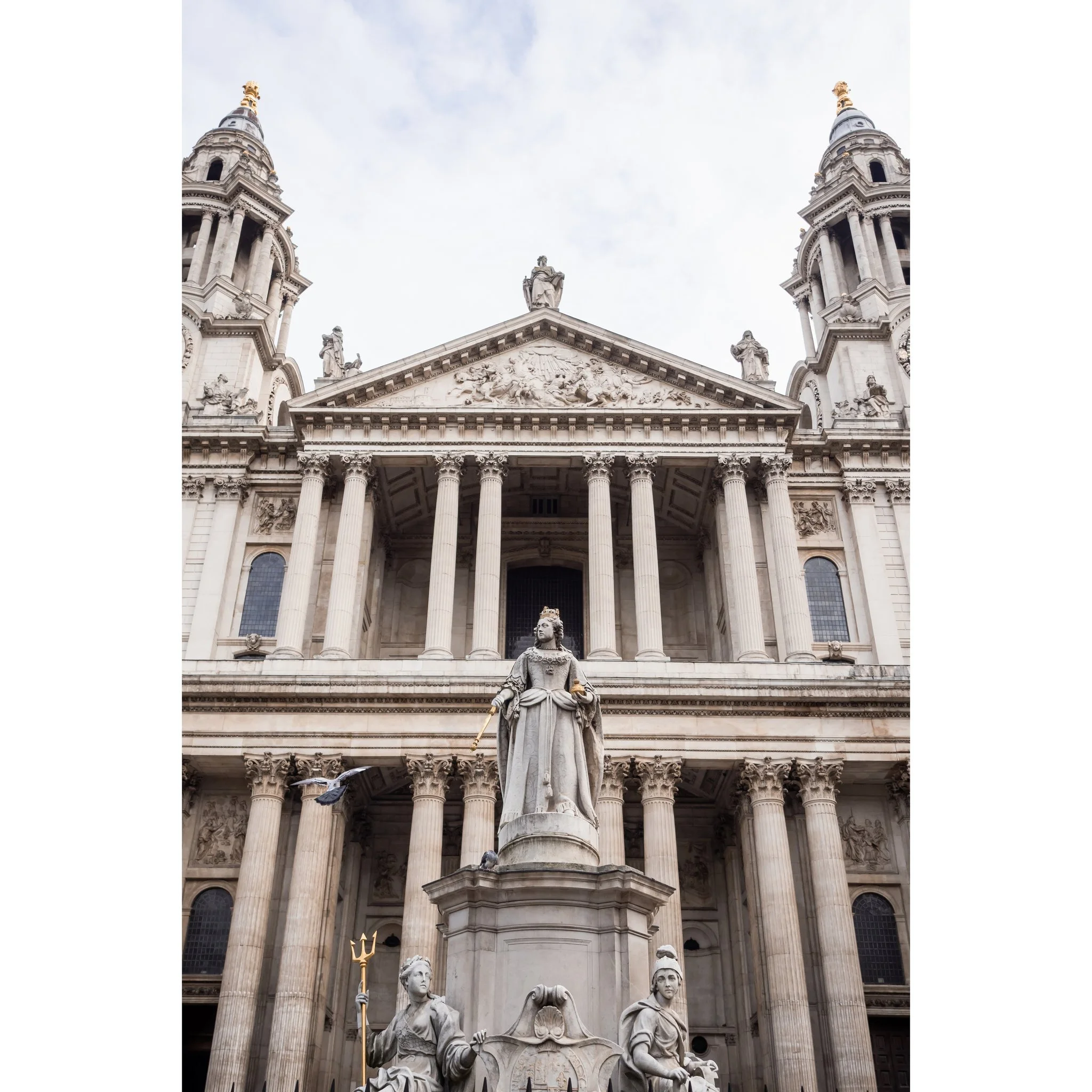 Guarding the cathedral &mdash; London
.
.
#London #StPauls #StPaulsCathedral #LondonArchitecture #ArchitecturePhotography
#LondonPhotography #LondonLife #VisitLondon #LondonCity
#IGLondon #LondonShots #LondonViews #UrbanPhotography
#ArchitectureLover