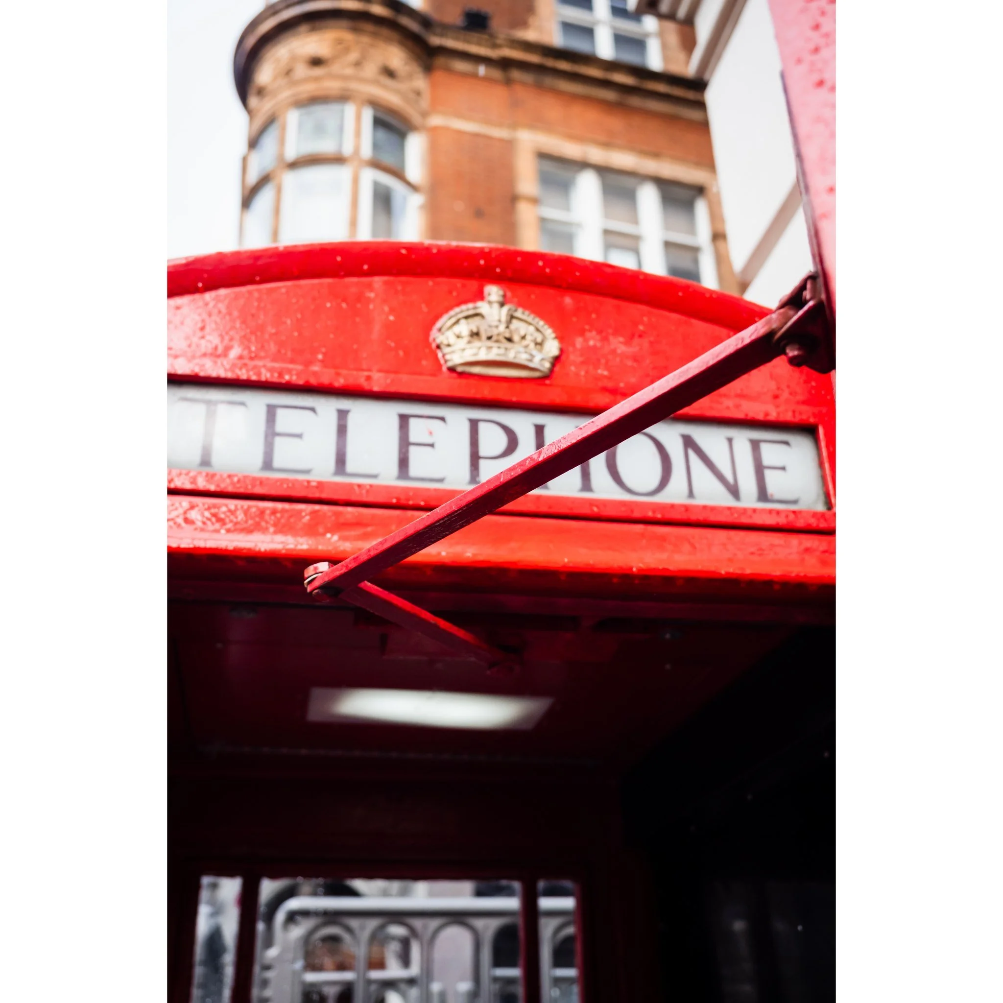 A London classic in red - London
.
.
#London #RedTelephoneBox #LondonPhotography #LondonLife
#VisitLondon #LondonCity #IGLondon #LondonShots #LondonViews
#StreetPhotography #UrbanPhotography #CityDetails
#ArchitectureLovers #MinimalMood #MoodyGrams #