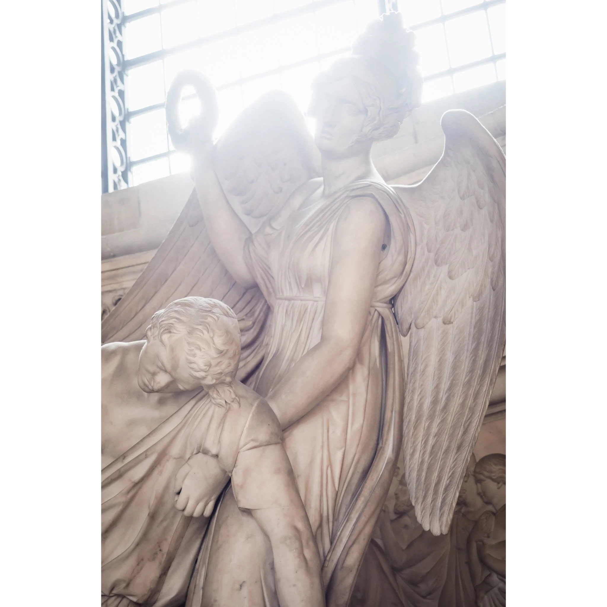 Held in silence and light &mdash; London
.
.
#London #StPauls #StPaulsCathedral #LondonPhotography #LondonLife
#VisitLondon #LondonCity #IGLondon #LondonShots #LondonViews
#ArchitecturePhotography #InteriorPhotography #ChurchArchitecture
#Architectur