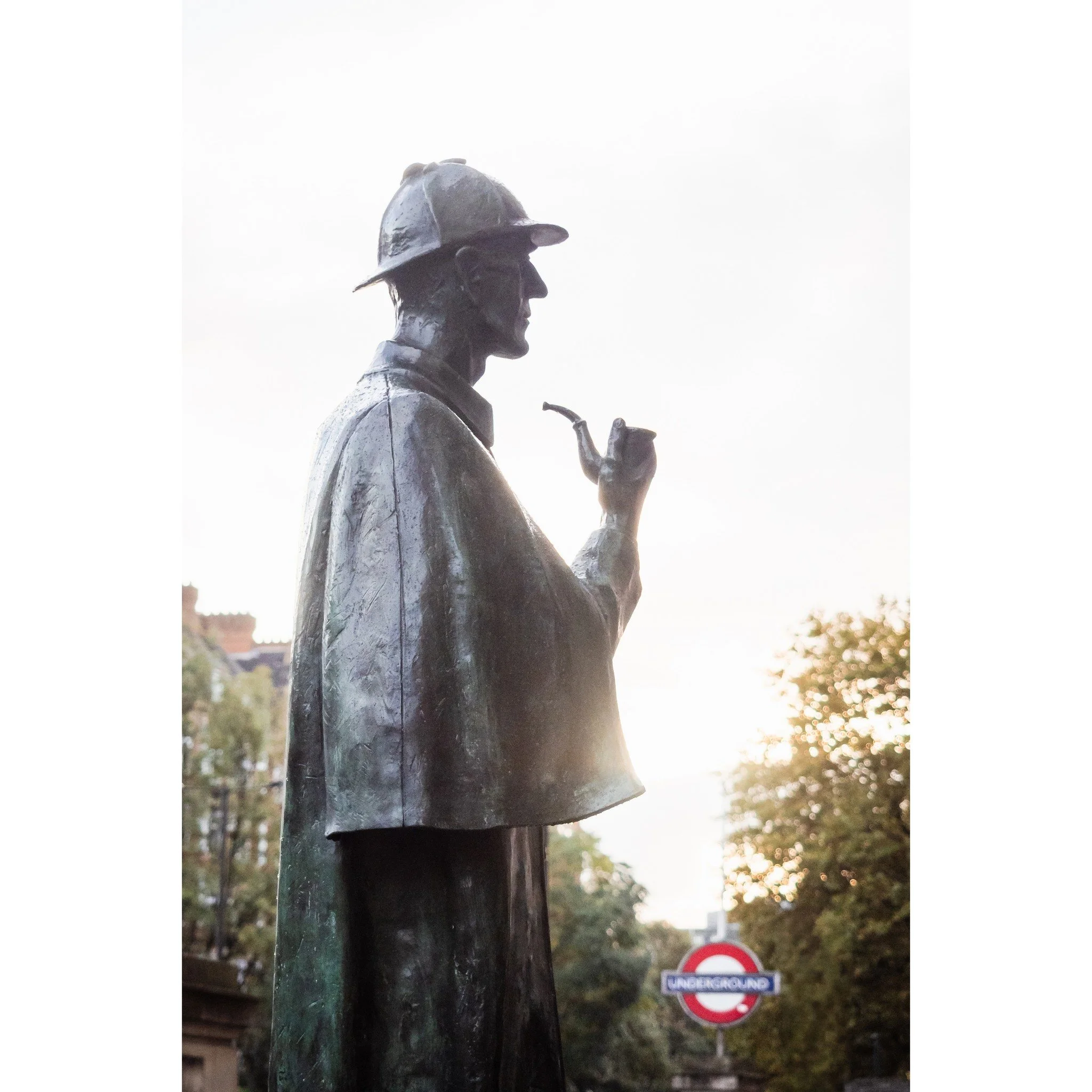 A detective watching over London streets - London
.
.
#London #SherlockHolmes #LondonPhotography #LondonLife
#VisitLondon #LondonCity #IGLondon #LondonShots #LondonViews
#StreetPhotography #UrbanPhotography #CityDetails
#ArchitectureLovers #MoodyGram