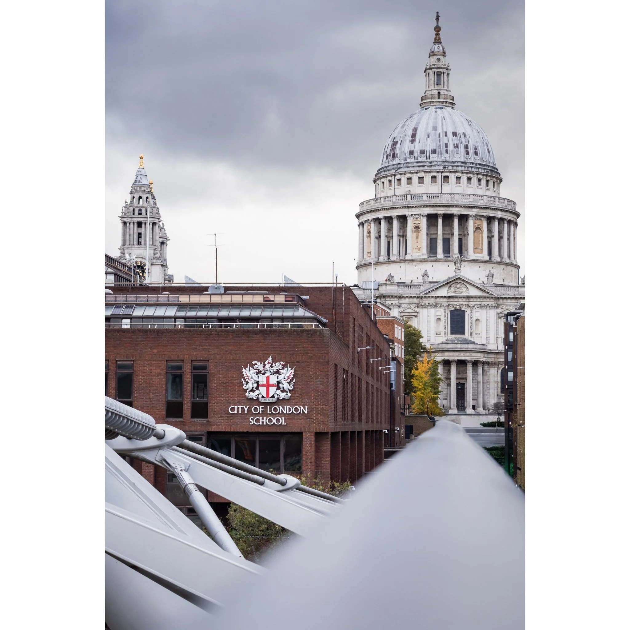 Lines leading to the heart of the city - London
.
.
#London #LondonPhotography #LondonLife
#VisitLondon #IGLondon #LondonShots #LondonViews
#ArchitectureLovers #CityLines #UrbanGeometry
#CityDetails #MinimalMood #MoodyGrams
#ArtOfVisuals #FineArtPhot