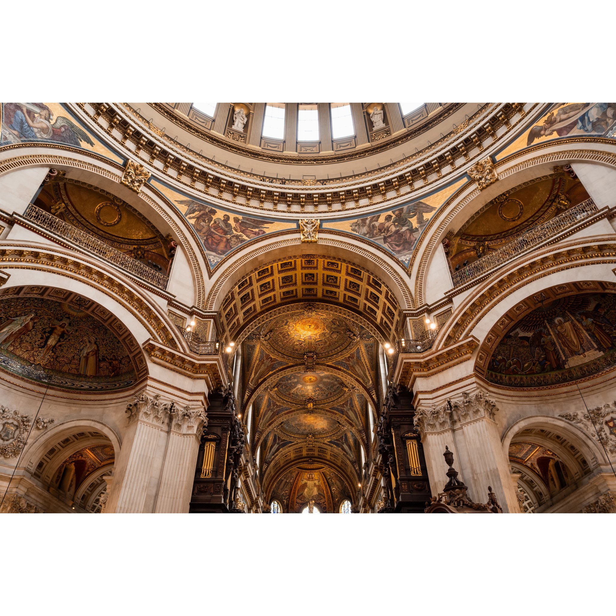 A cathedral of light carved in gold - London
.
.
#London #LondonPhotography #LondonLife
#VisitLondon #IGLondon #LondonShots #LondonViews
#ArchitectureLovers #ChurchPhotography #SacredSpaces
#CityDetails #MinimalMood #MoodyGrams
#ArtOfVisuals #FineArt