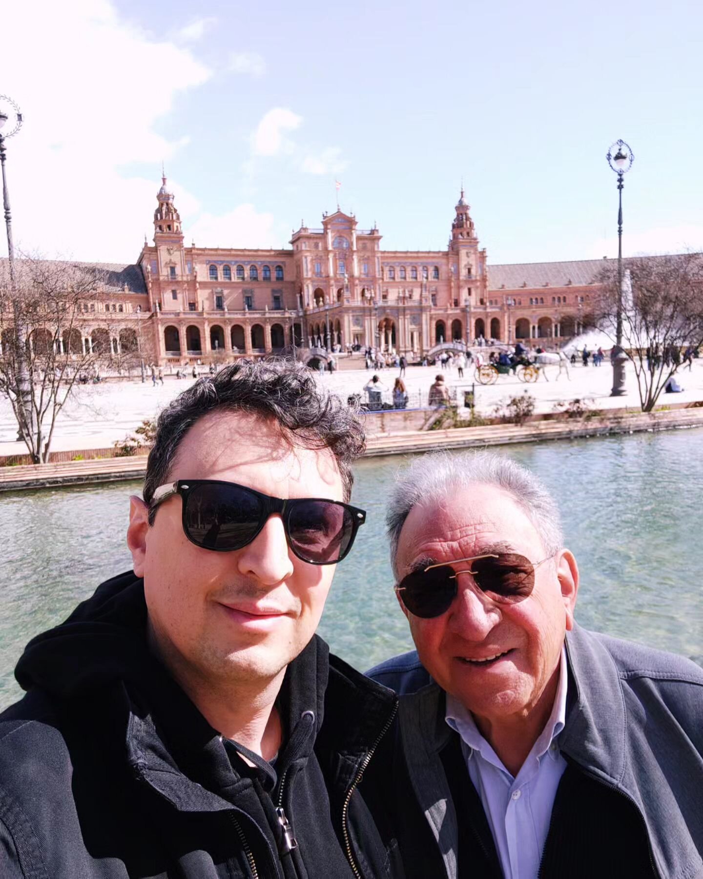 A Siviglia con mio padre, che vince una medaglia per avermi sopportato per quattro giorni.