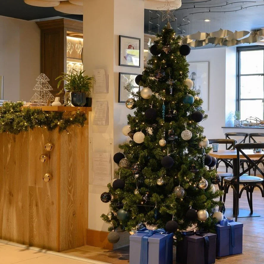 Don&rsquo;t forget our festive set lunch menu continues this week, the menu is only available until 19th December so you haven&rsquo;t got long to enjoy it!
3 festive courses for only &pound;30, mulled wine available, what more could you want! 🍷🎄