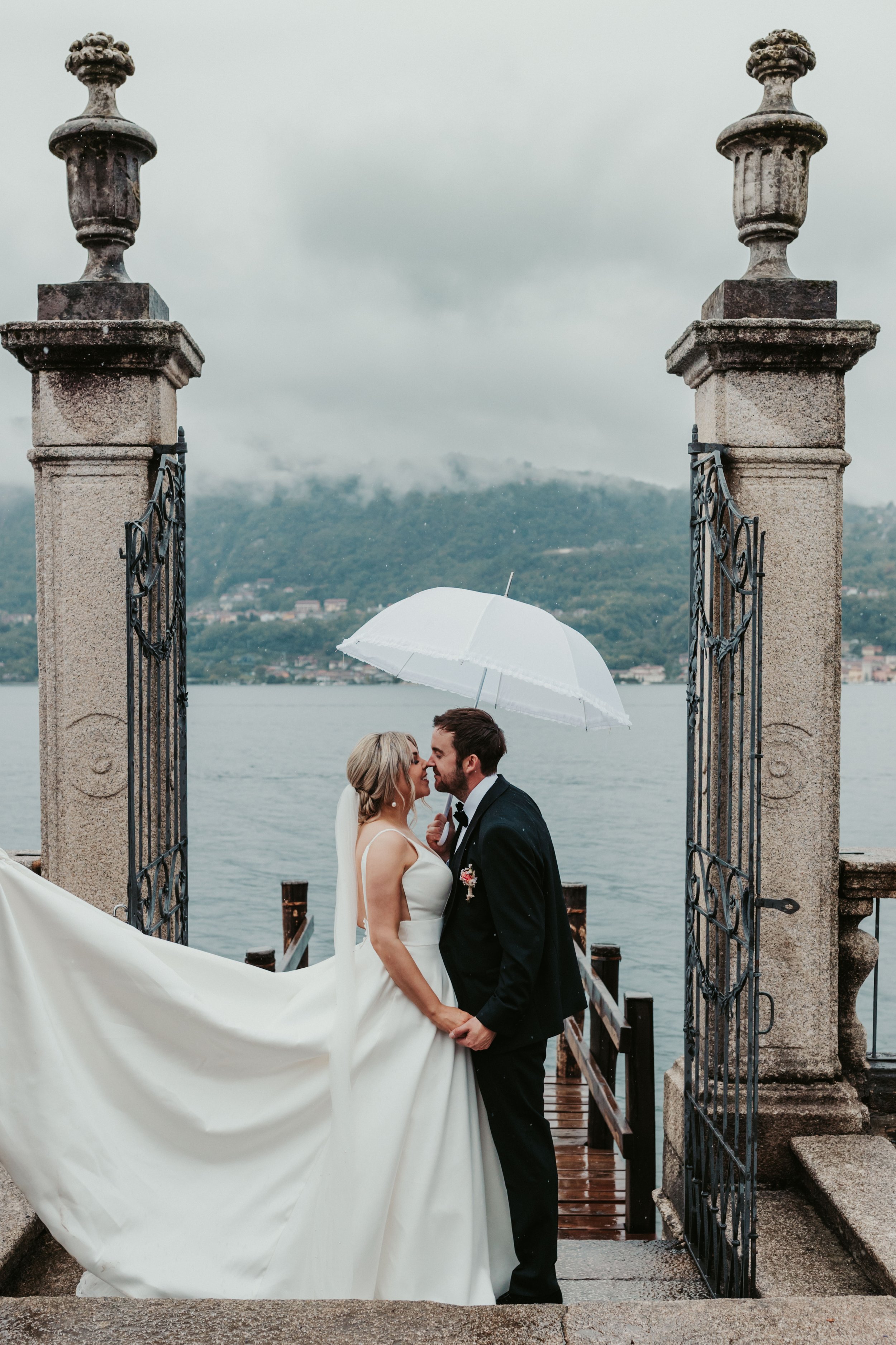 couple kissing destination italian wedding 