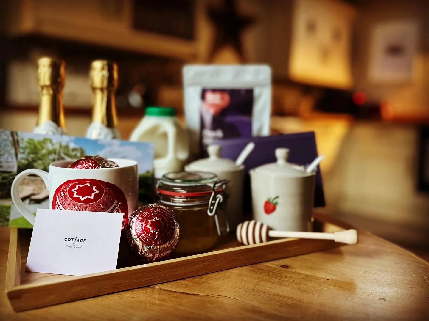 Just finished preparing our welcome tray for our 4 guest and 1 dog this evening&hellip;. 😊😊😊😊🐾&hellip;.. we always like to source local products such as:

Jams @northumbrianpantry @thecorbridgelarder
Honey @thehivemaker Bread, milk and eggs @bro
