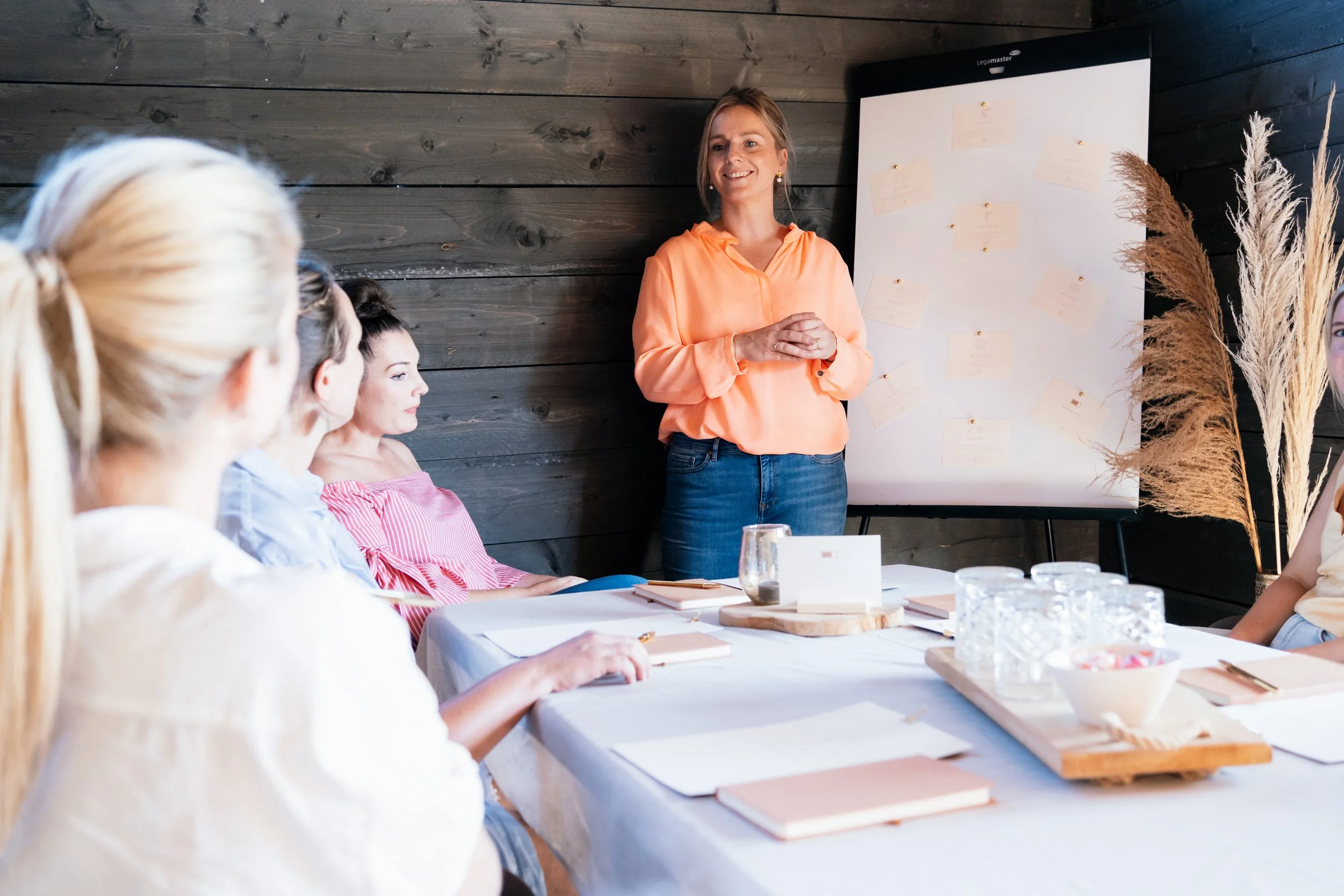 Gedreven Denkers - Voor ondernemers en leiders die voelen dat het nog draait, maar niet meer klopt.