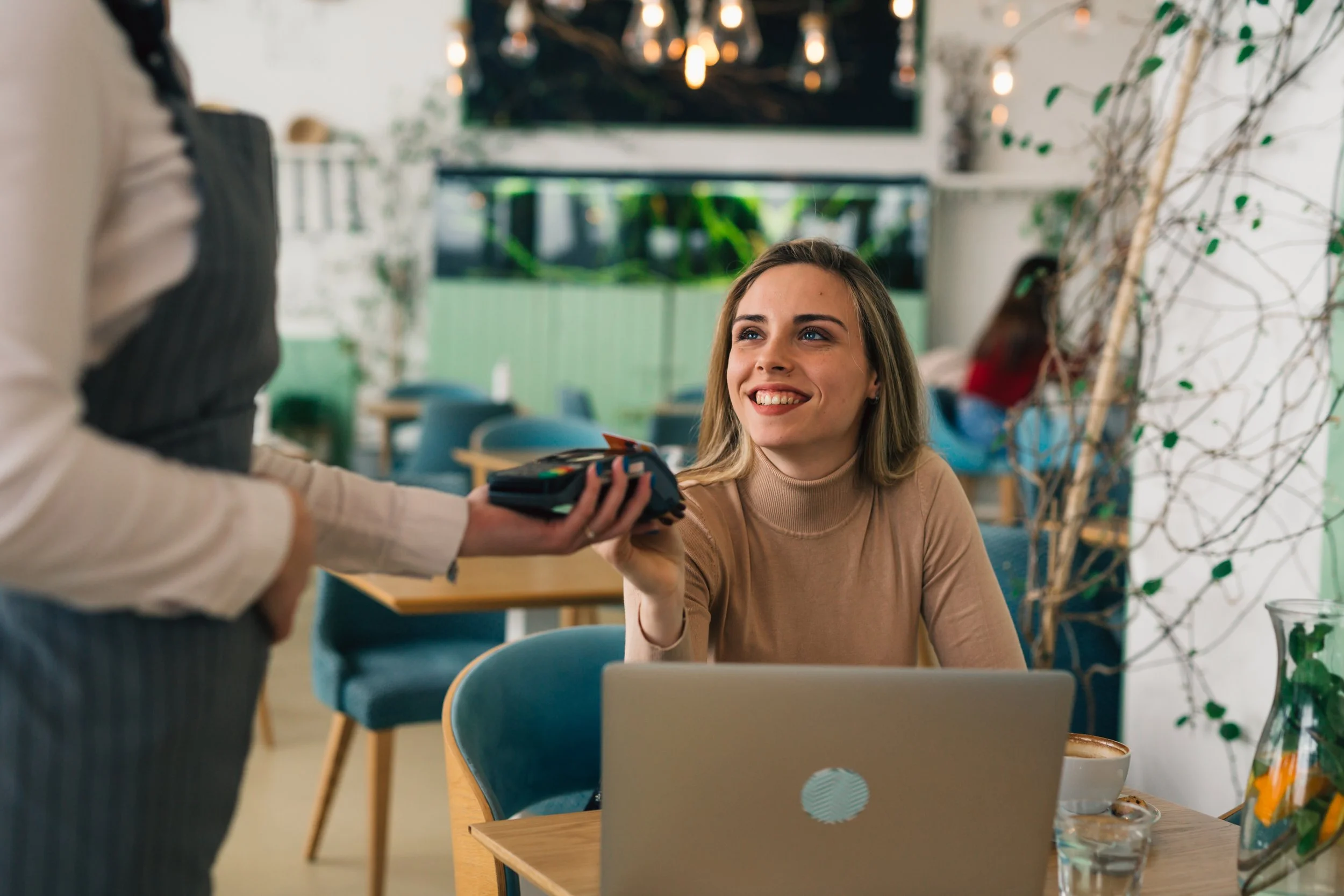 The Rise of Contactless Cards and Instant Issuance for Seamless Transactions