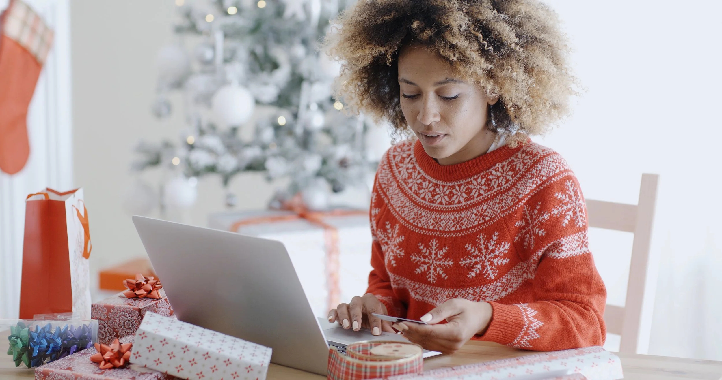 Credit Cards vs. Holiday Loans: Which One is Right for You?