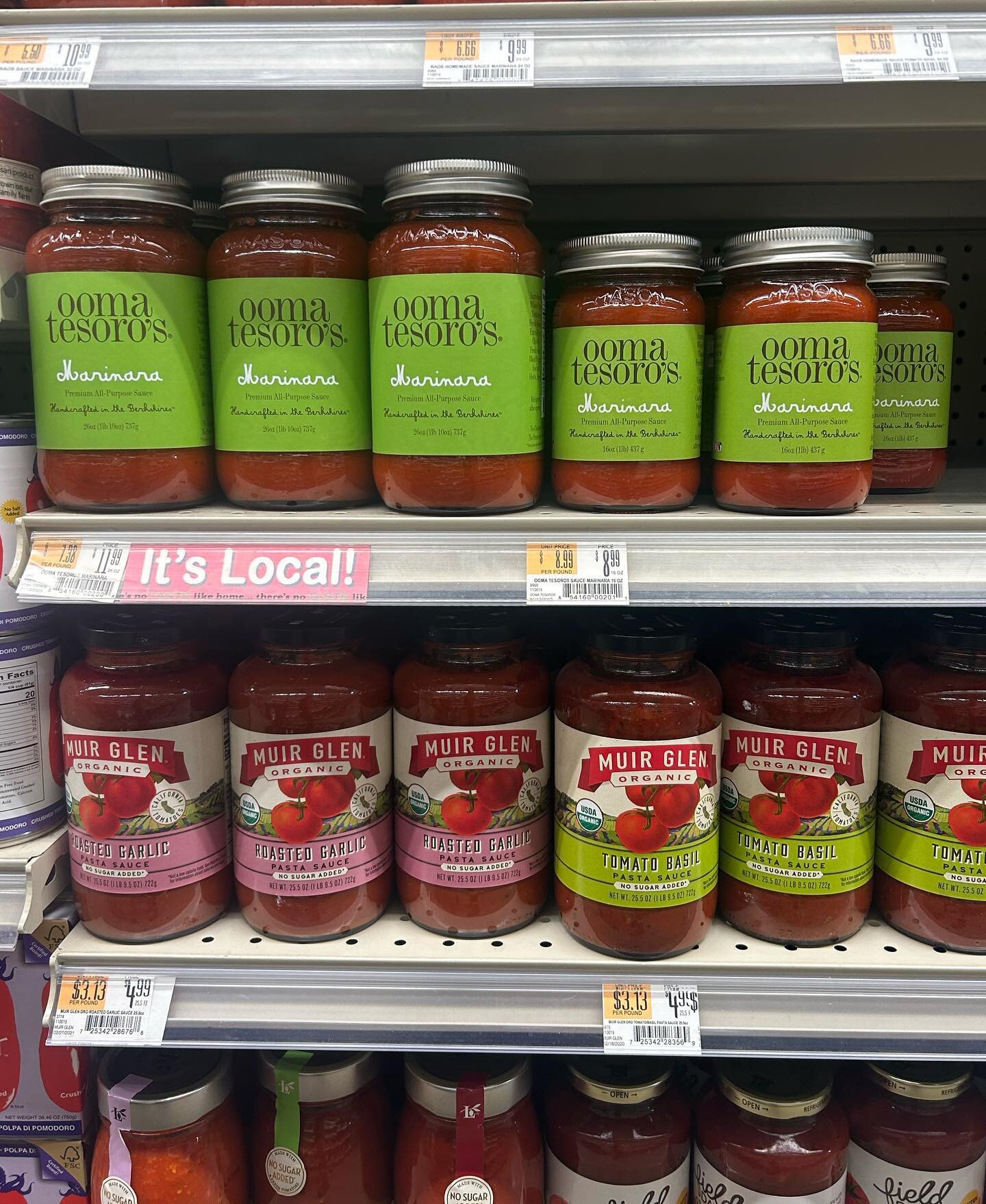Shout out to our wonderful long time partnership with @guidosfreshmarketplace 🥬🍇🥑 Thank you for keeping your beautiful shelves stocked with Ooma Tesoro&rsquo;s&reg;️ Marinara for all these years! We love working with you &hearts;️ #intheberkshires
