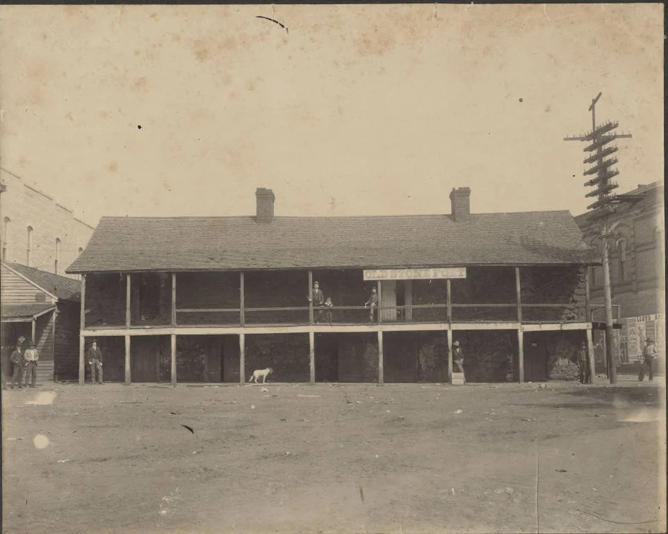 01_Stone_House_on_Main_Street.jpg