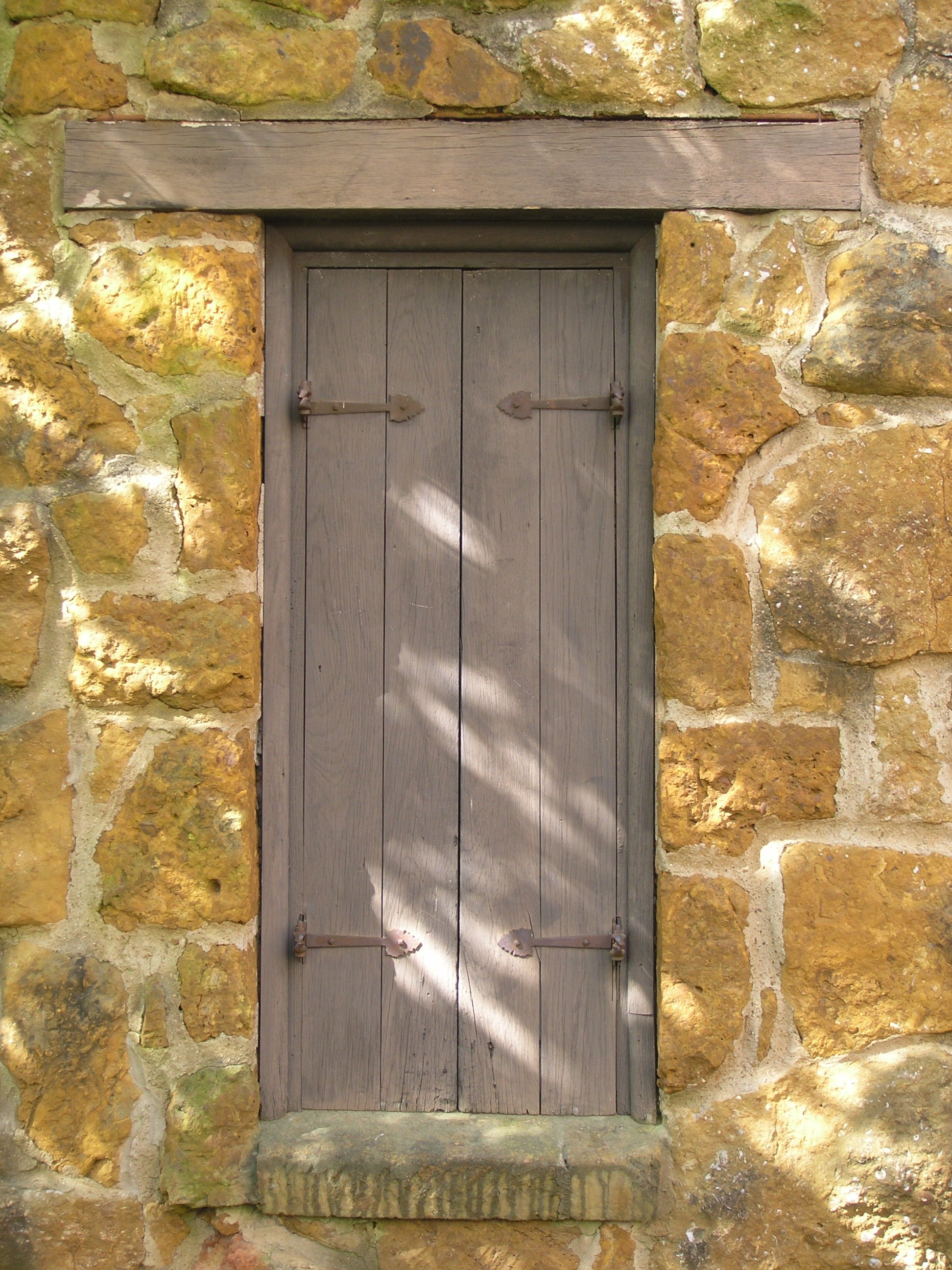 Stone_Fort_Museum_Exterior_05.jpg