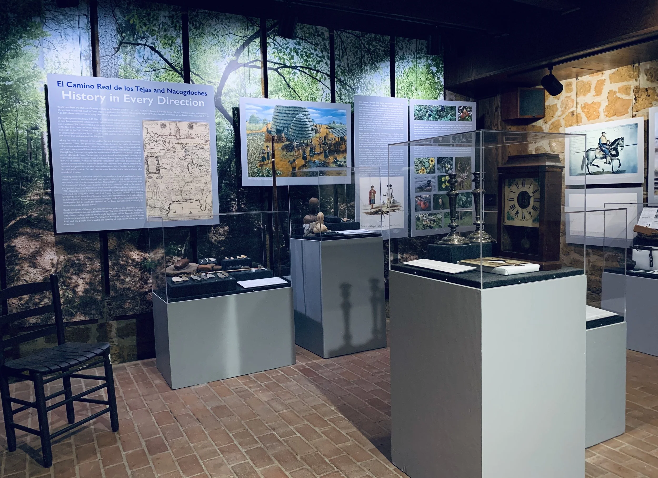 Stone_Fort_Museum_Interior_First_Floor_Exhibits.jpg
