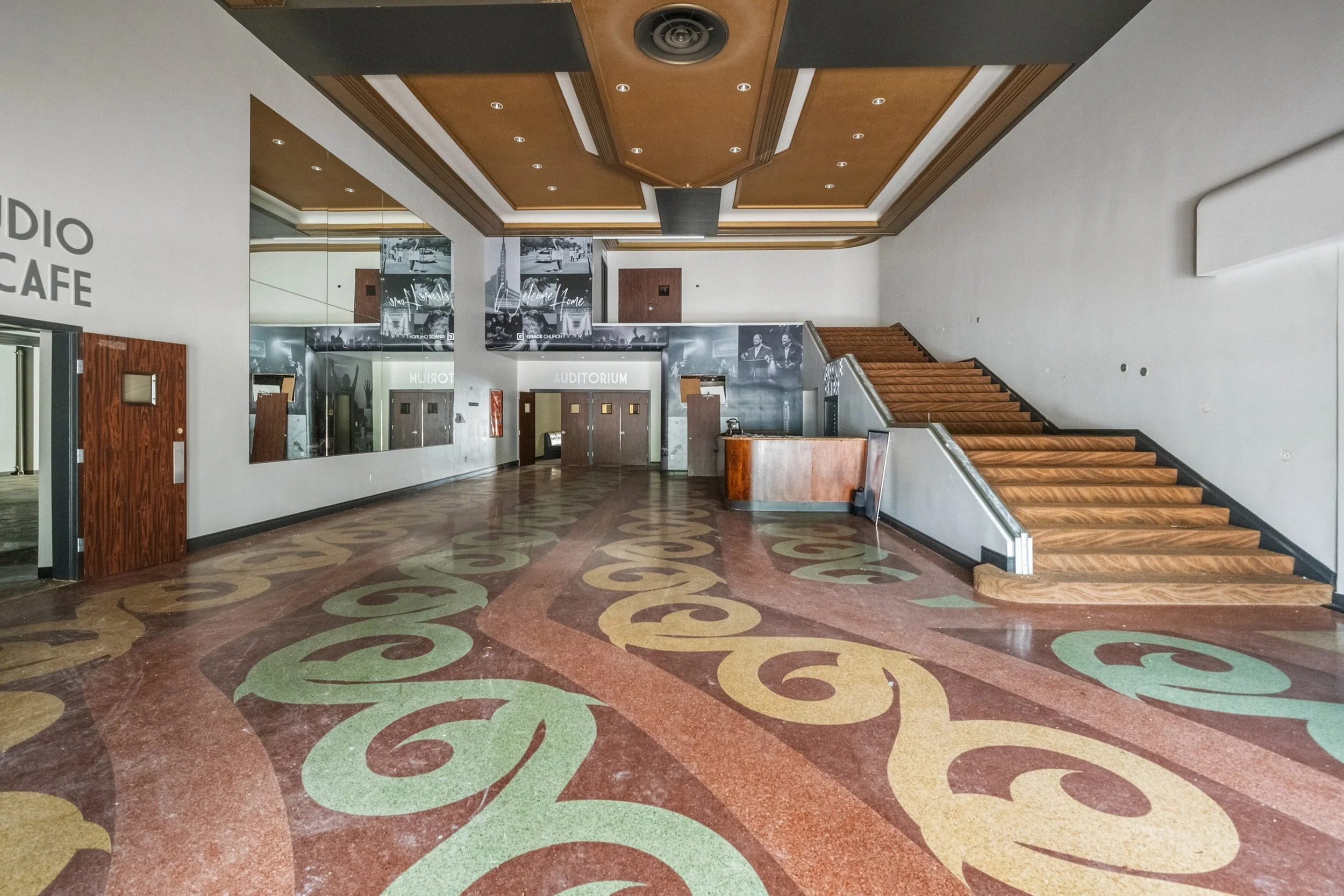 GardenOaks_03_lobby.jpg